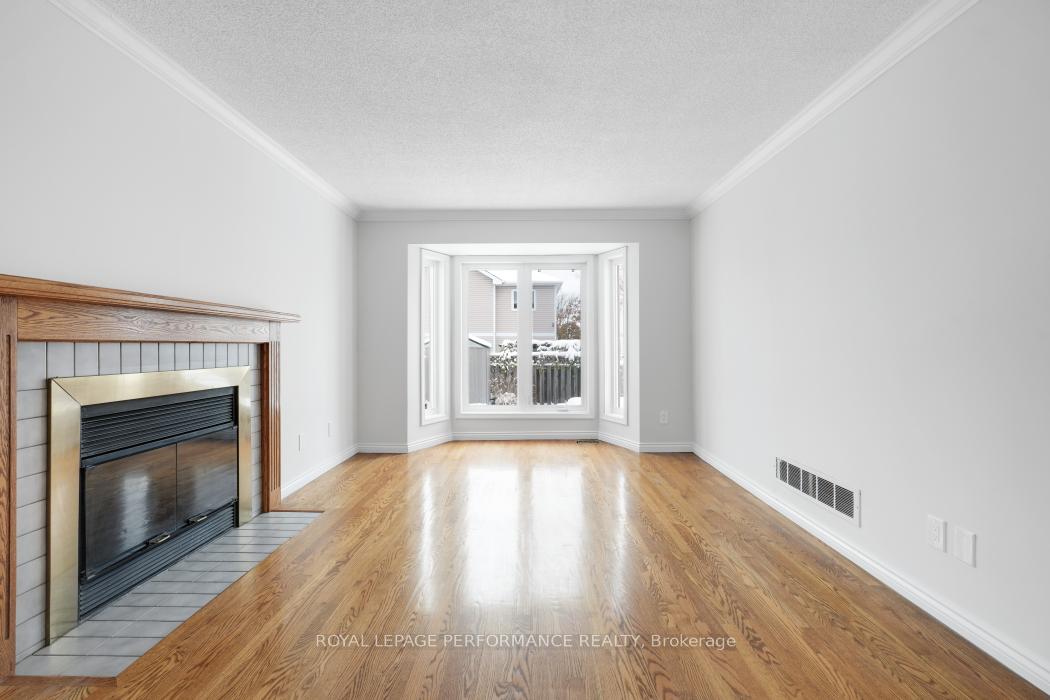 Photo 13 of 41 Saddle Crescent, Ottawa, Hunt Club Park — HOMEH
