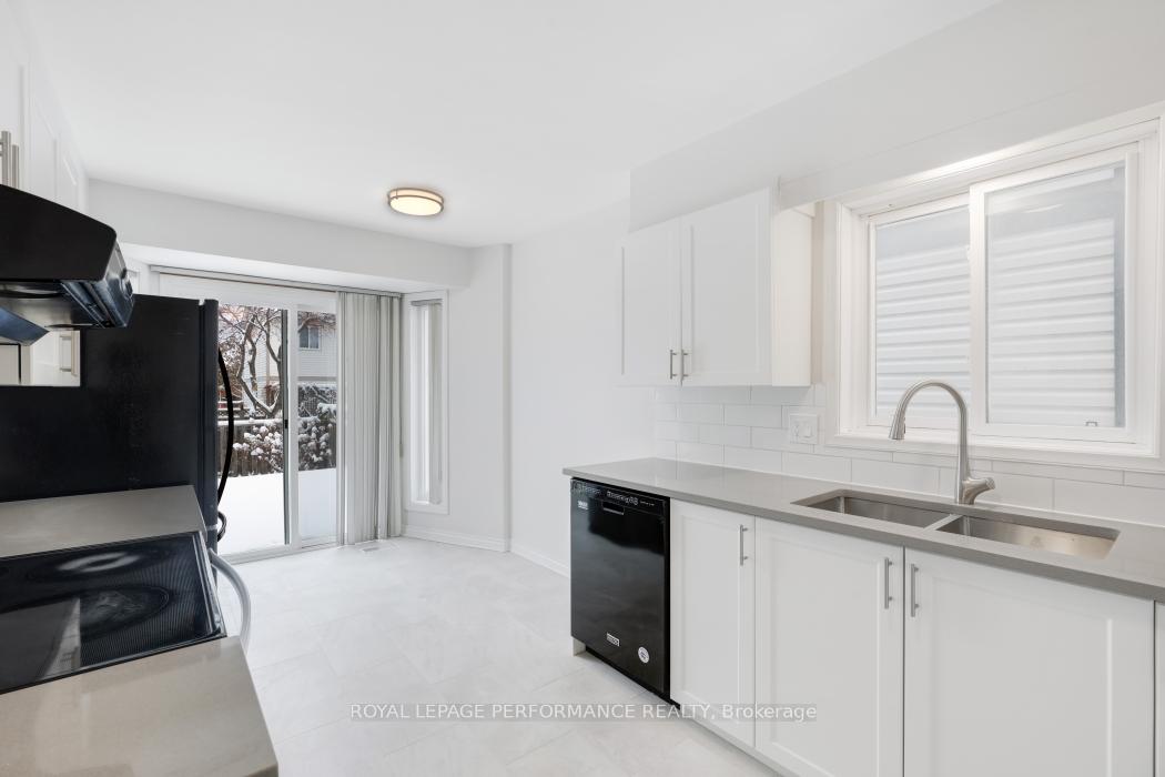 Photo 15 of 41 Saddle Crescent, Ottawa, Hunt Club Park — HOMEH