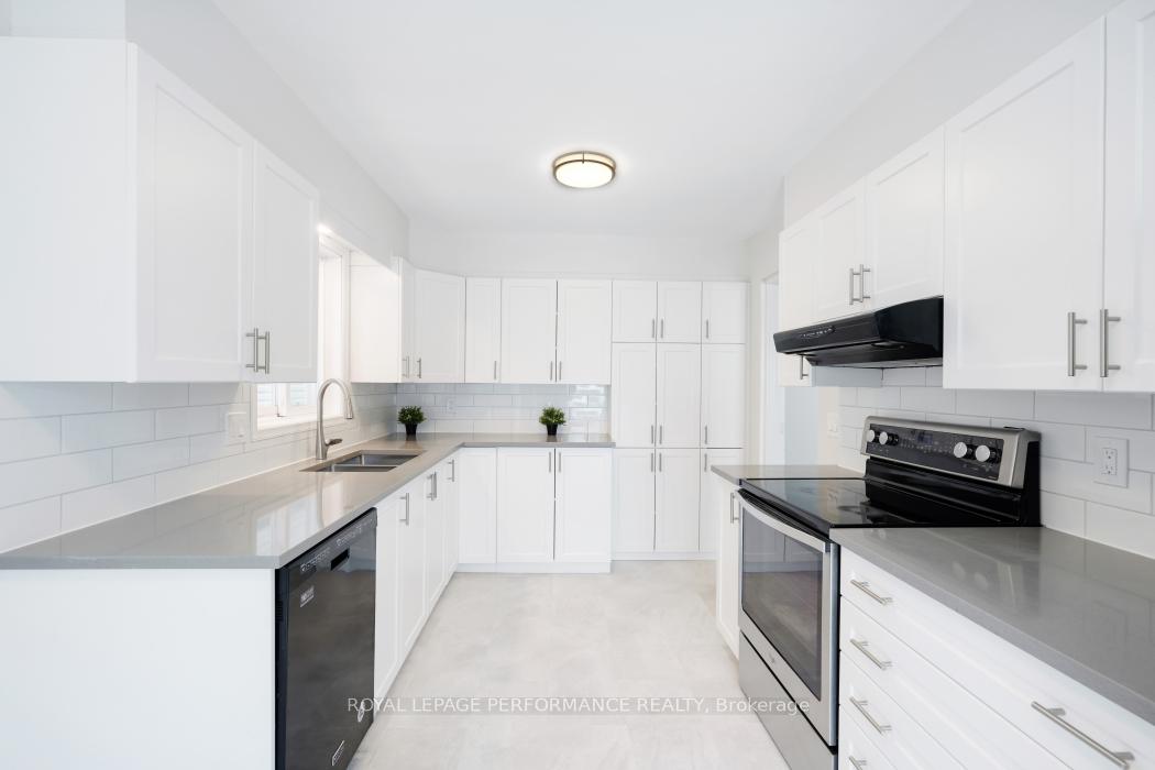 Photo 19 of 41 Saddle Crescent, Ottawa, Hunt Club Park — HOMEH