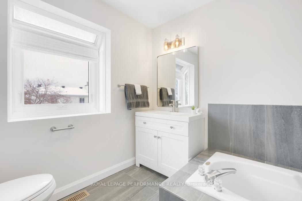 Photo 24 of 41 Saddle Crescent, Ottawa, Hunt Club Park — HOMEH