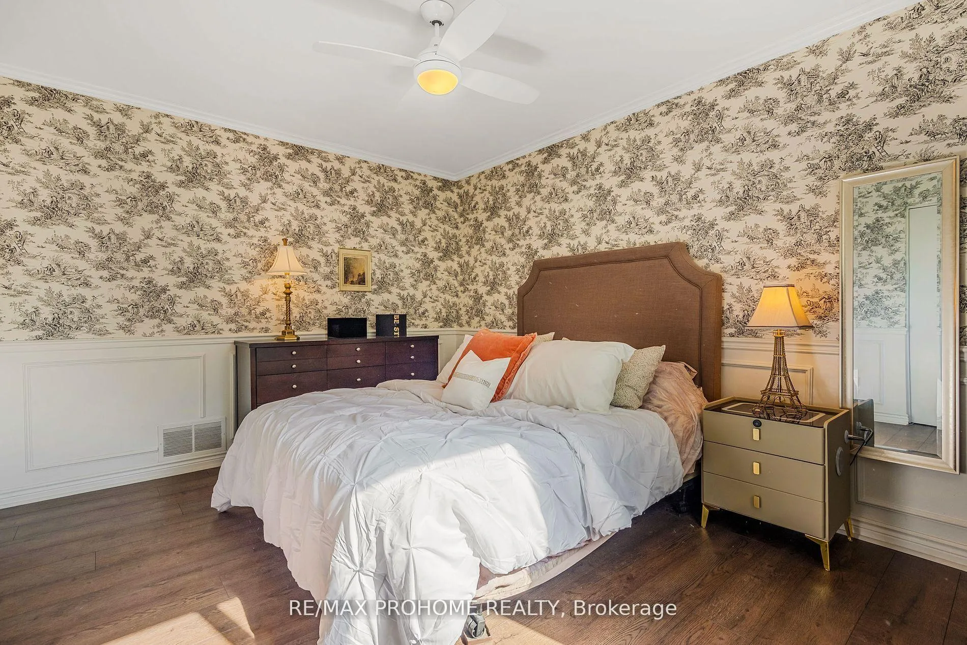 Photo 17 of 32 Sir Bedevere Place, Markham, Markham Village — HOMEH