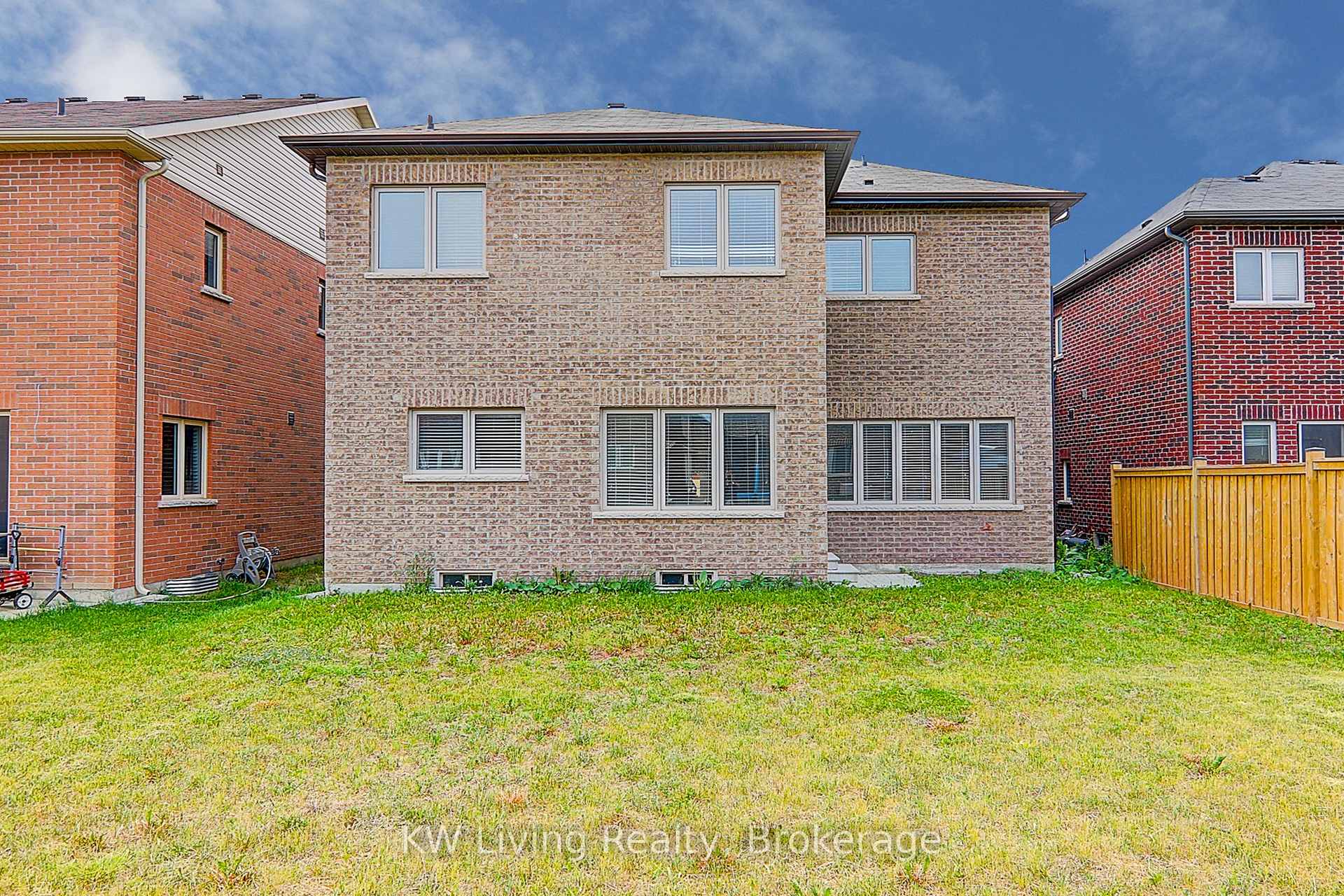 Photo 3 of 1008 Barton Way, Innisfil, Rural Innisfil — HOMEH