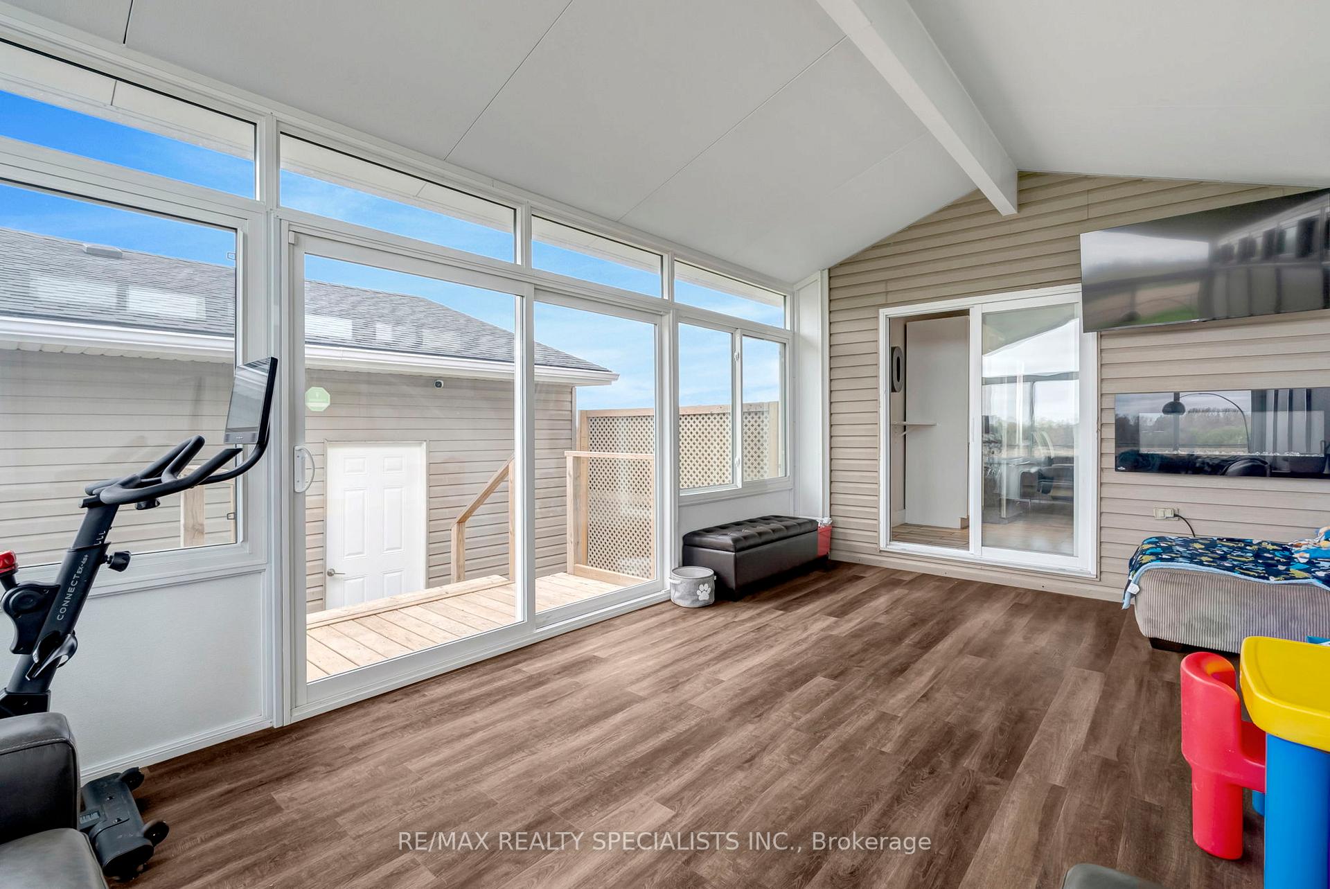 Photo 21 of 1076 Brussels Line, Howick — HOMEH