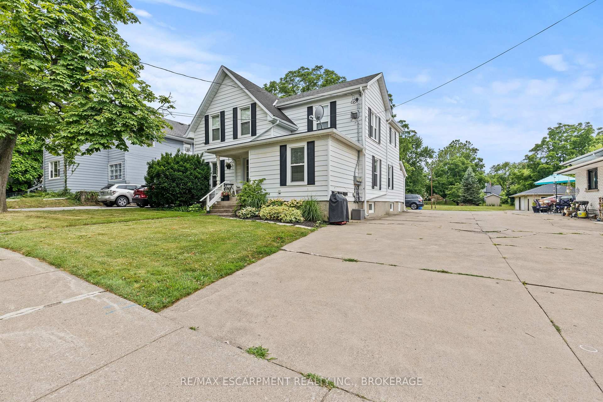 Photo 3 of 4250 William Street, Lincoln, Beamsville — HOMEH