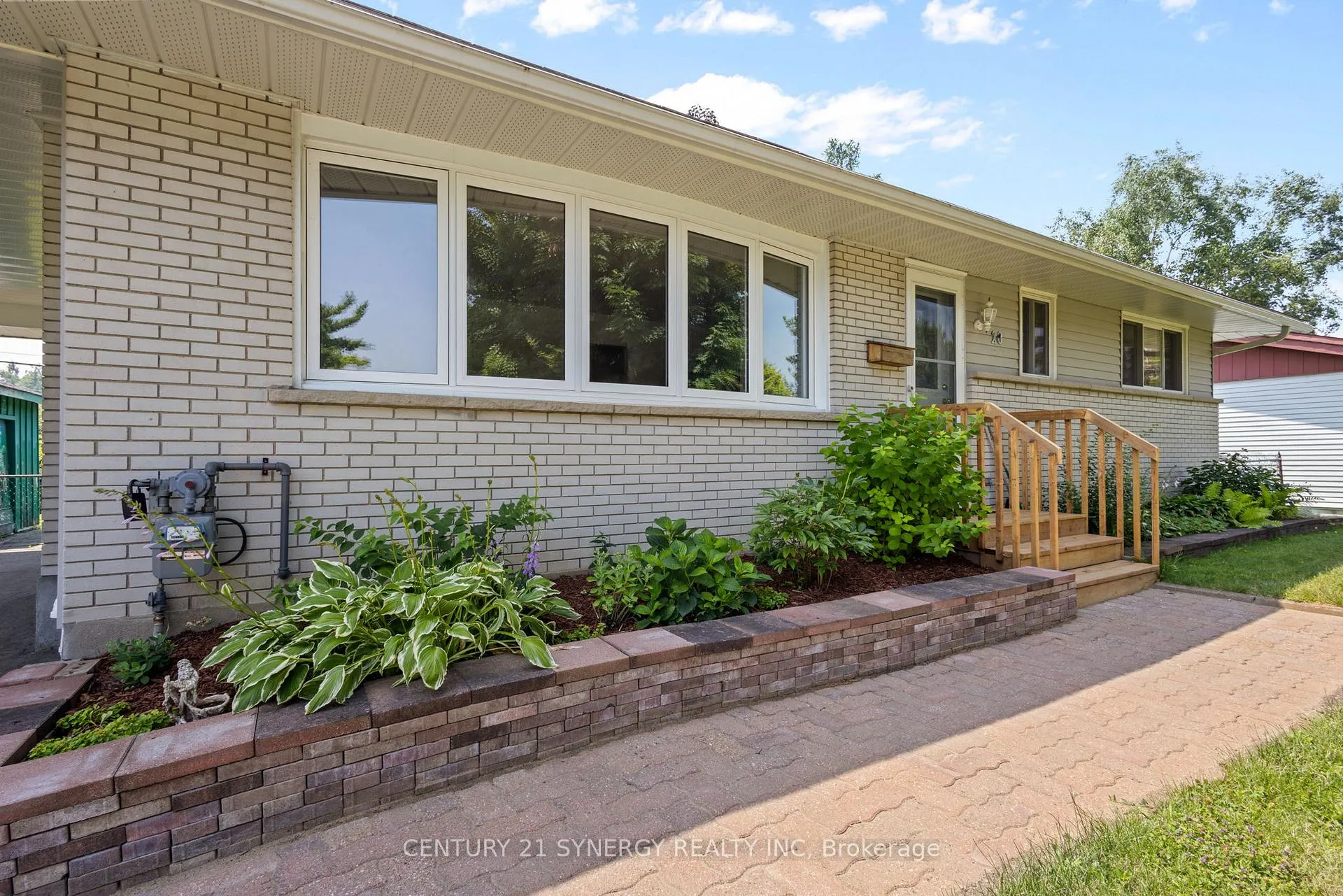 Photo 3 of 20 Parkside Crescent, Ottawa, Meadowlands/Crestview — HOMEH