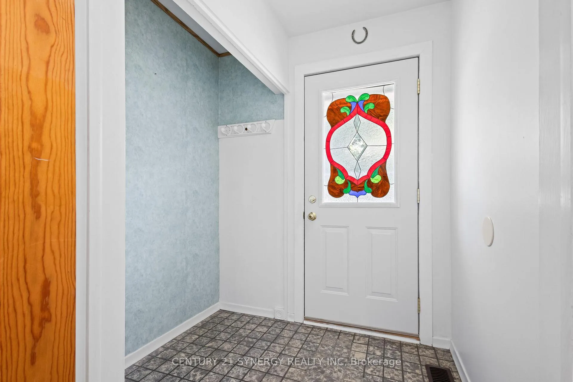 Photo 4 of 20 Parkside Crescent, Ottawa, Meadowlands/Crestview — HOMEH