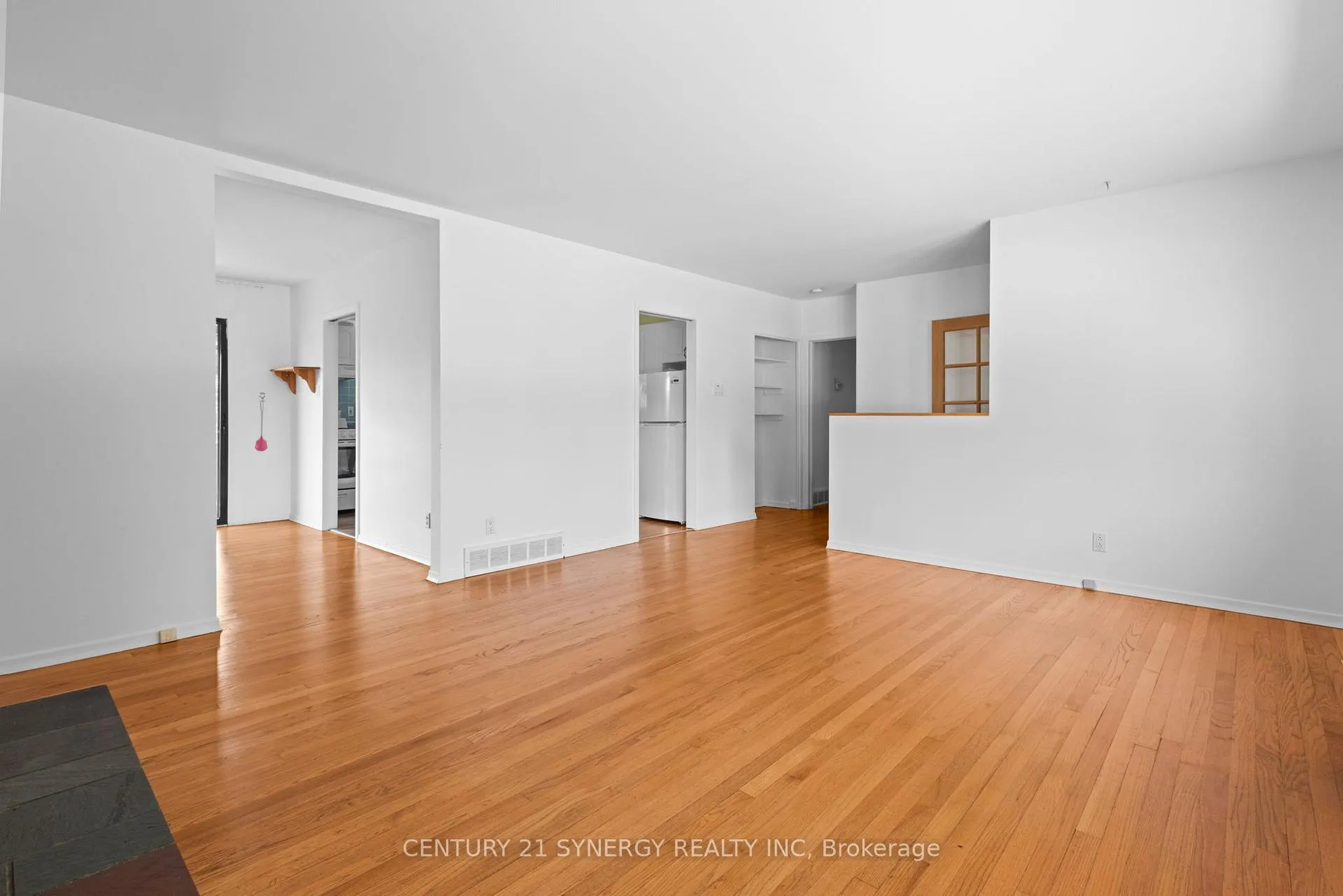 Photo 7 of 20 Parkside Crescent, Ottawa, Meadowlands/Crestview — HOMEH