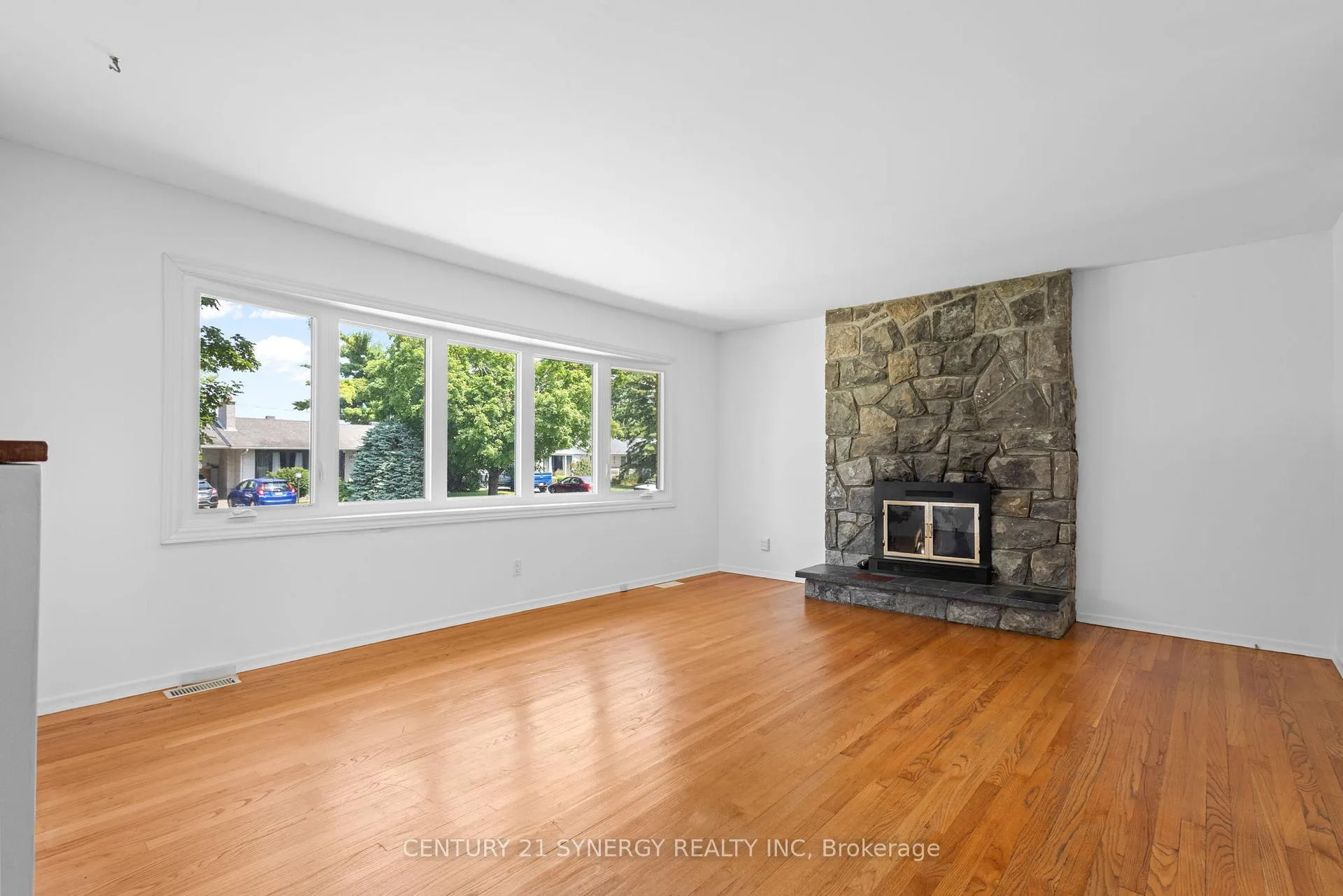 Photo 8 of 20 Parkside Crescent, Ottawa, Meadowlands/Crestview — HOMEH