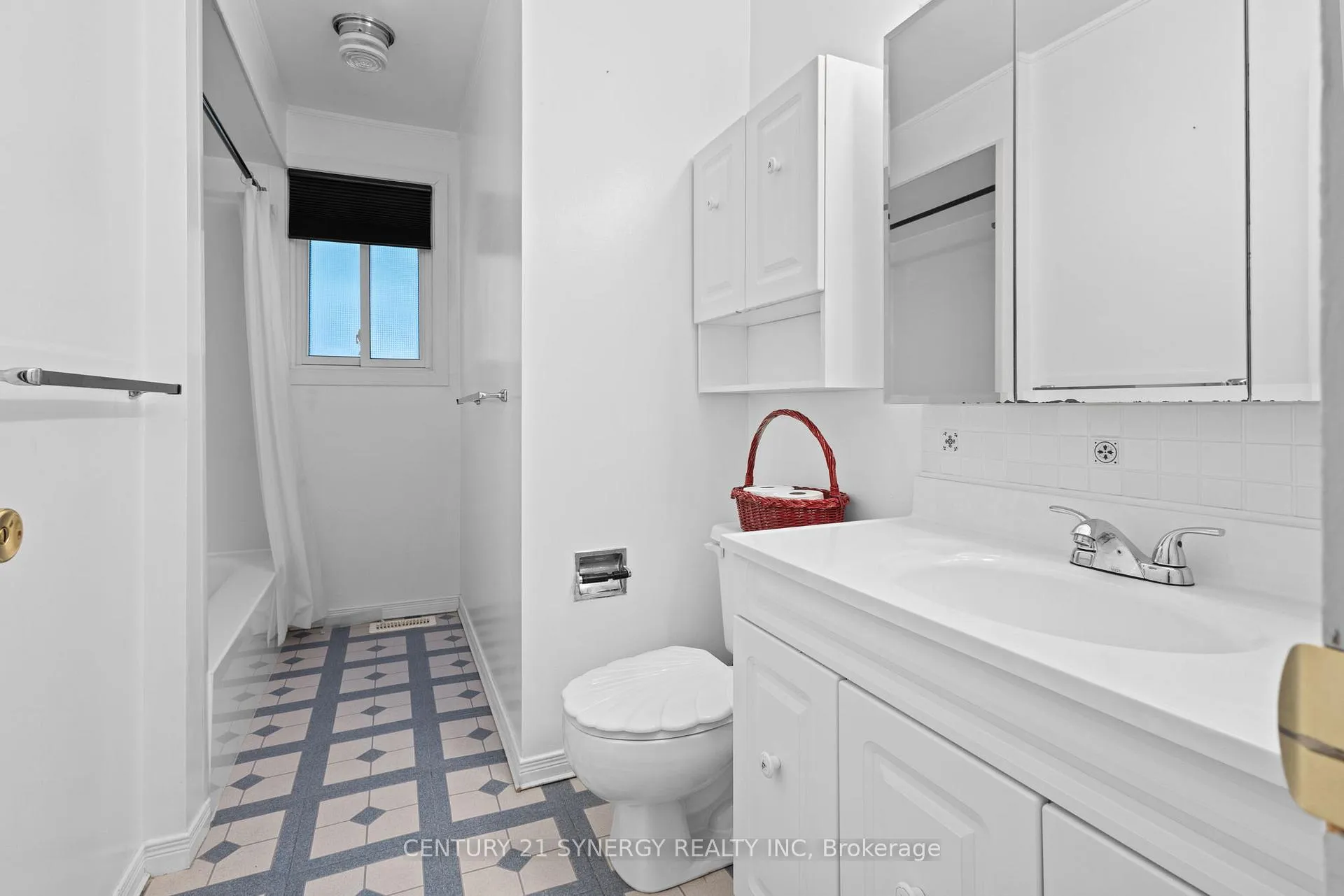 Photo 21 of 20 Parkside Crescent, Ottawa, Meadowlands/Crestview — HOMEH