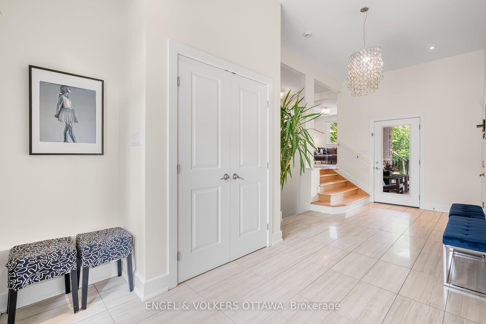 Photo 5 of 951 Hare Avenue, Ottawa, McKellar Heights/Glabar Park — HOMEH