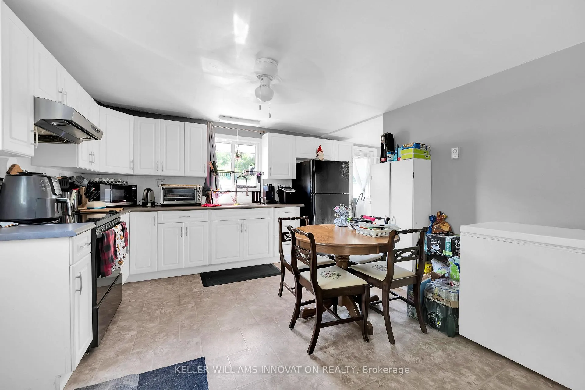 Photo 2 of 4249 Academy Street, Lincoln, Beamsville — HOMEH