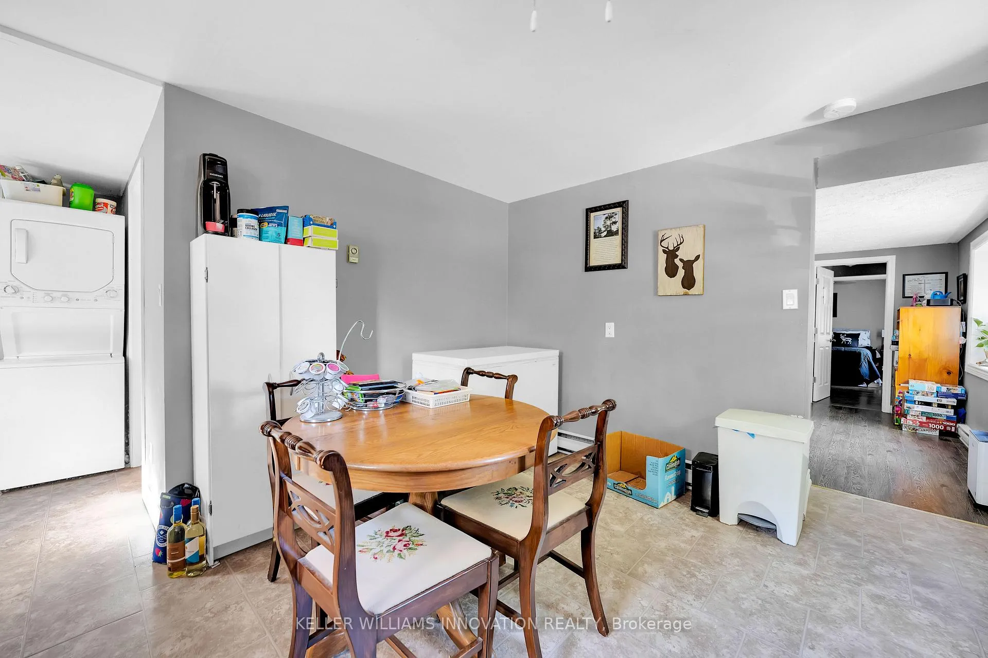 Photo 5 of 4249 Academy Street, Lincoln, Beamsville — HOMEH
