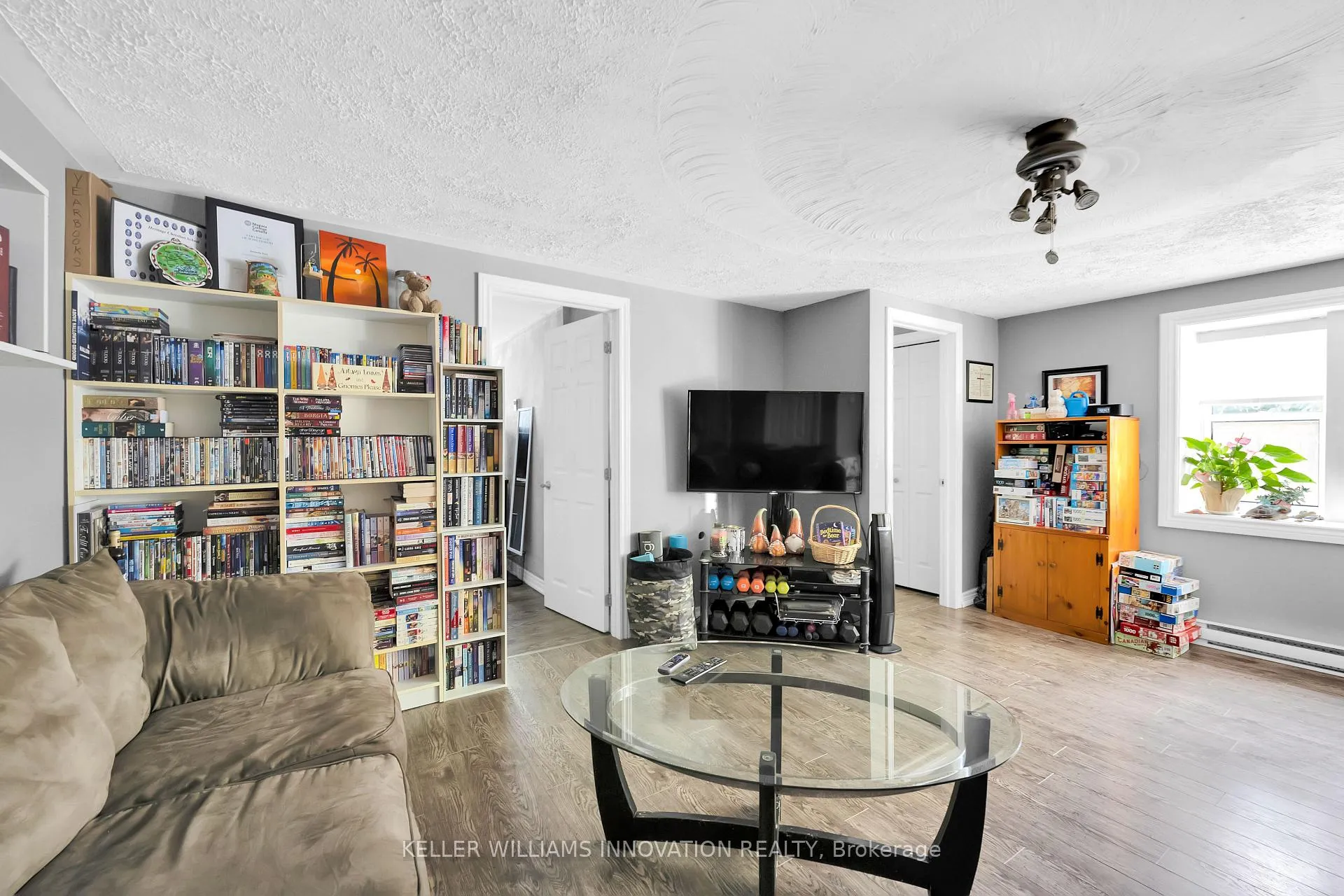 Photo 8 of 4249 Academy Street, Lincoln, Beamsville — HOMEH