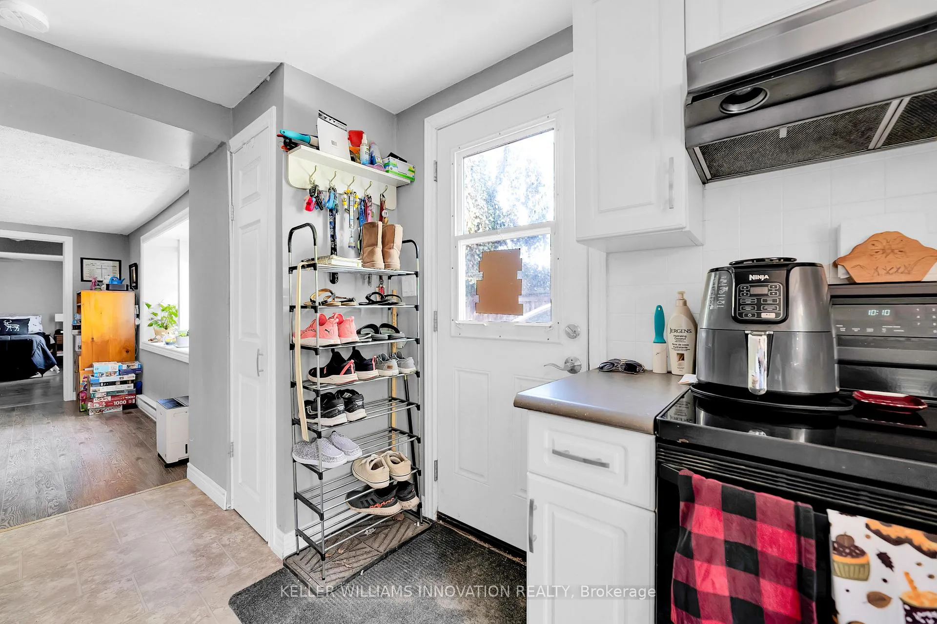 Photo 16 of 4249 Academy Street, Lincoln, Beamsville — HOMEH
