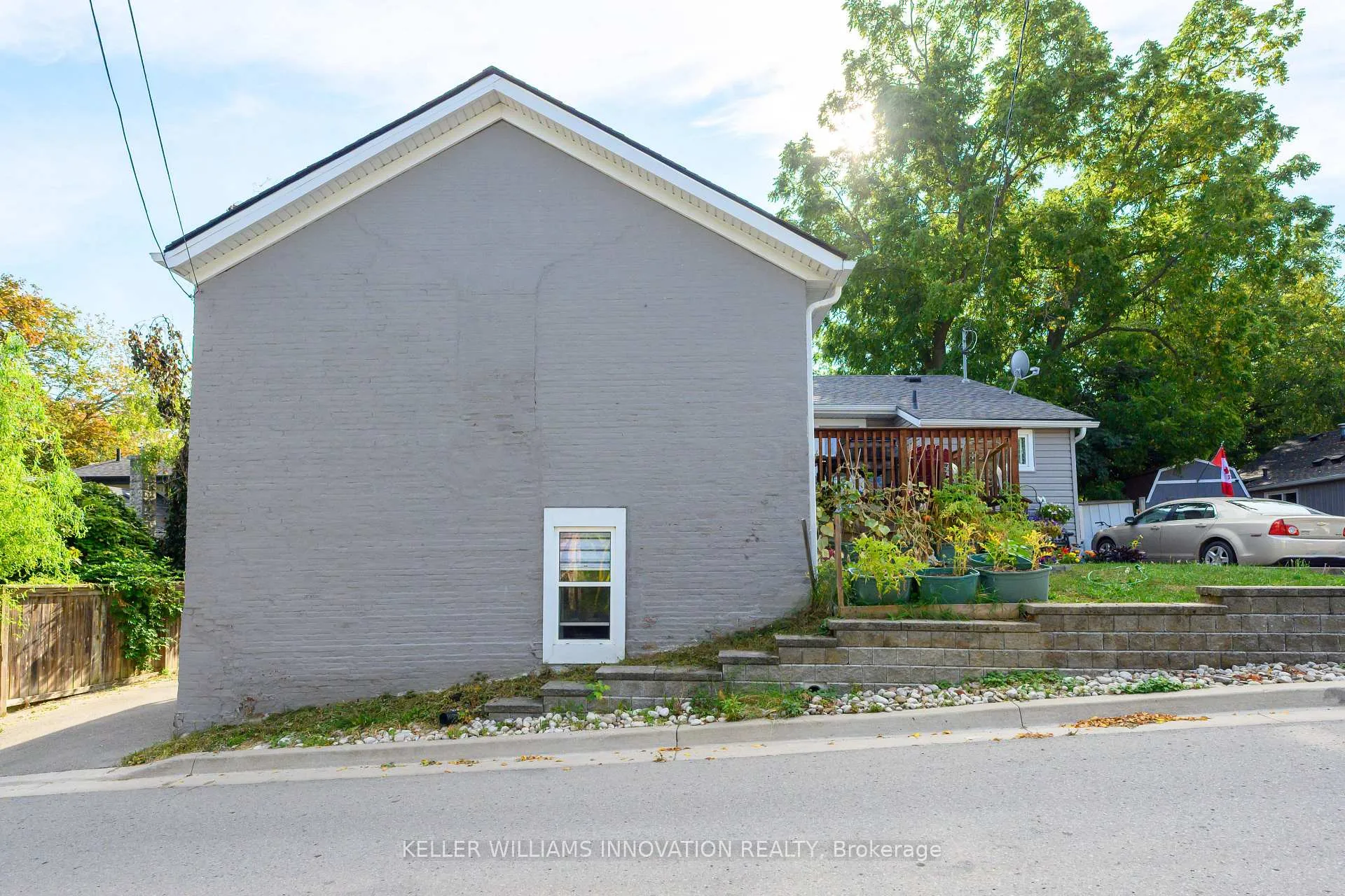 Photo 24 of 4249 Academy Street, Lincoln, Beamsville — HOMEH