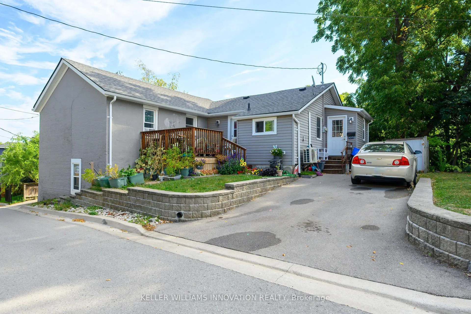 Photo 25 of 4249 Academy Street, Lincoln, Beamsville — HOMEH