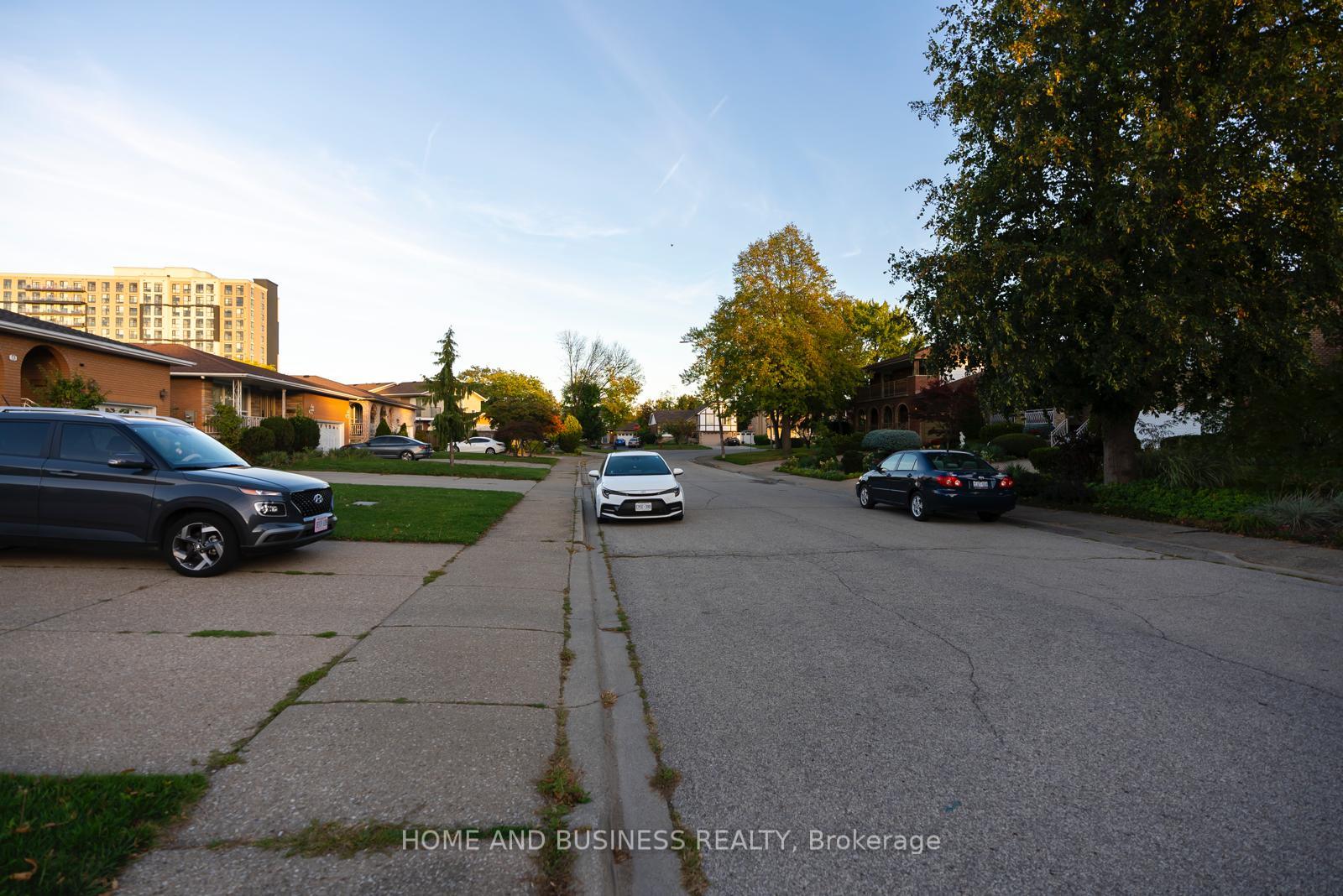 Photo 12 of 60 Neil Avenue, Hamilton, Stoney Creek — HOMEH