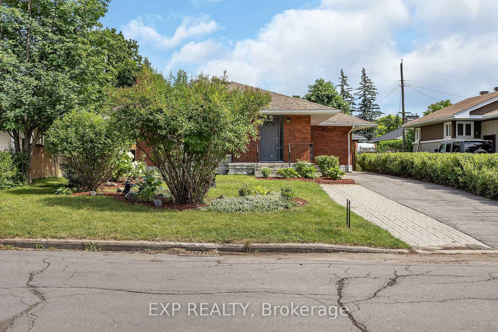 Photo 2 of 2158 Westbourne Avenue, Ottawa, McKellar Heights/Glabar Park — HOMEH