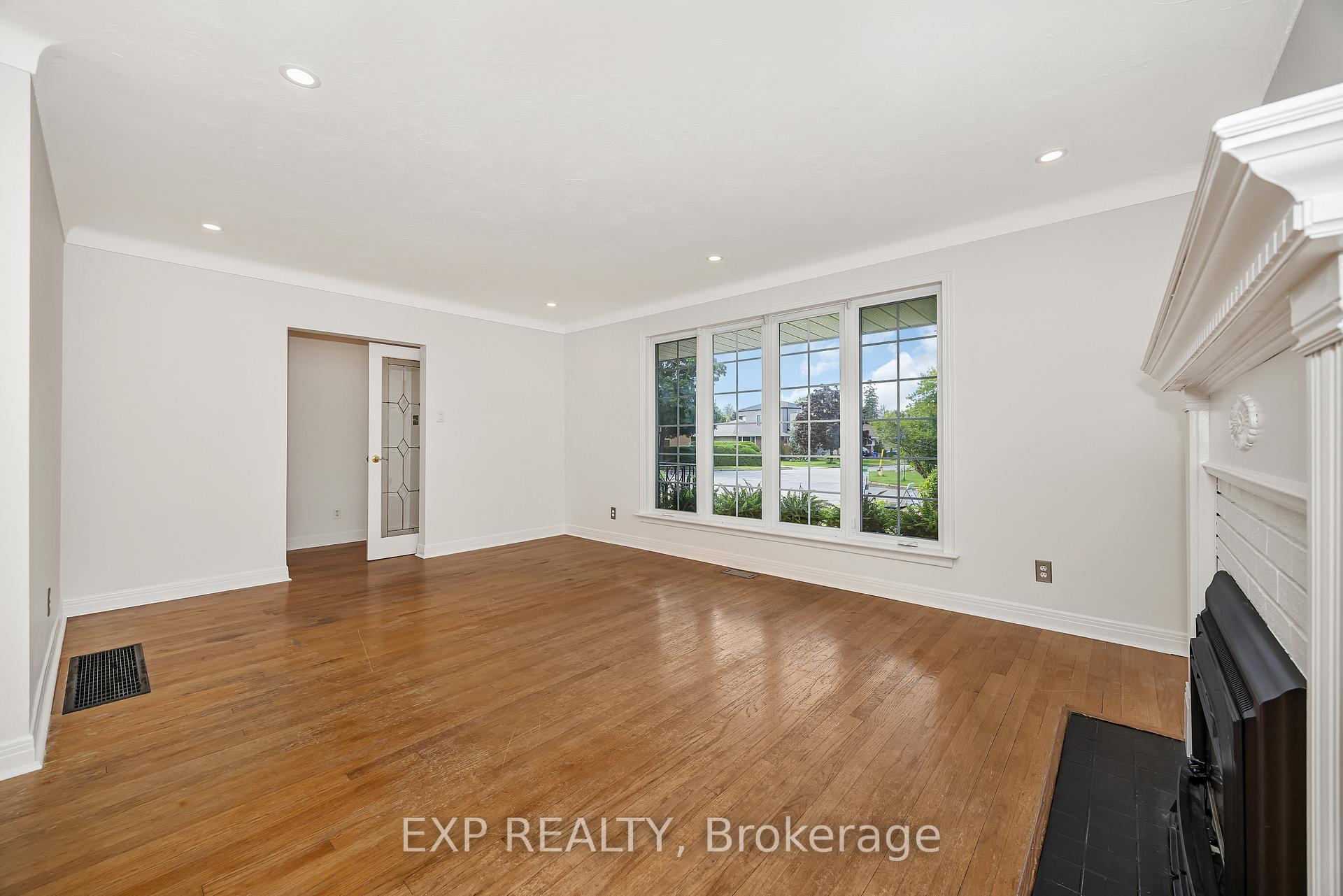 Photo 6 of 2158 Westbourne Avenue, Ottawa, McKellar Heights/Glabar Park — HOMEH