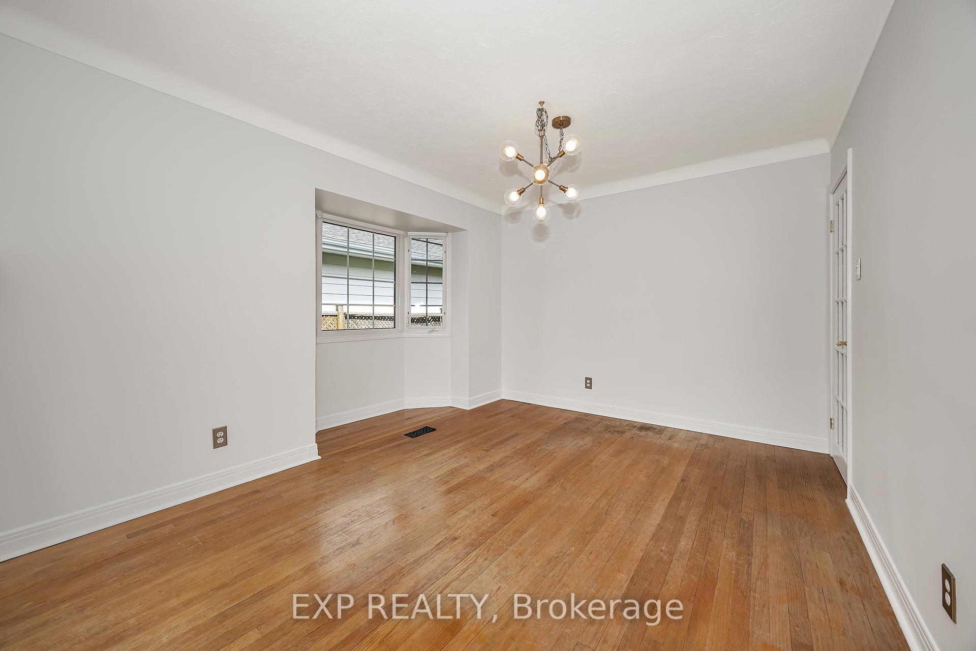 Photo 9 of 2158 Westbourne Avenue, Ottawa, McKellar Heights/Glabar Park — HOMEH