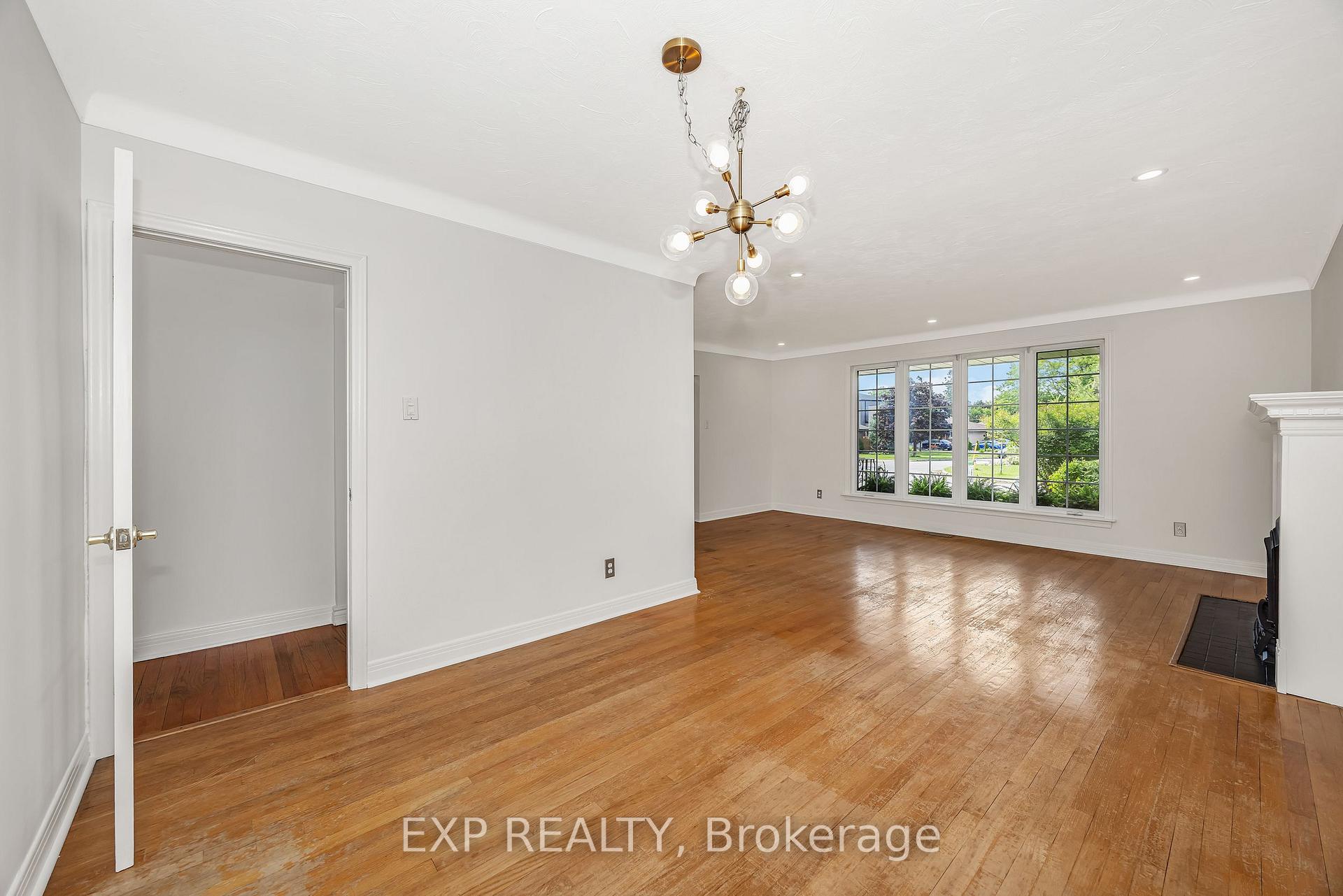 Photo 11 of 2158 Westbourne Avenue, Ottawa, McKellar Heights/Glabar Park — HOMEH