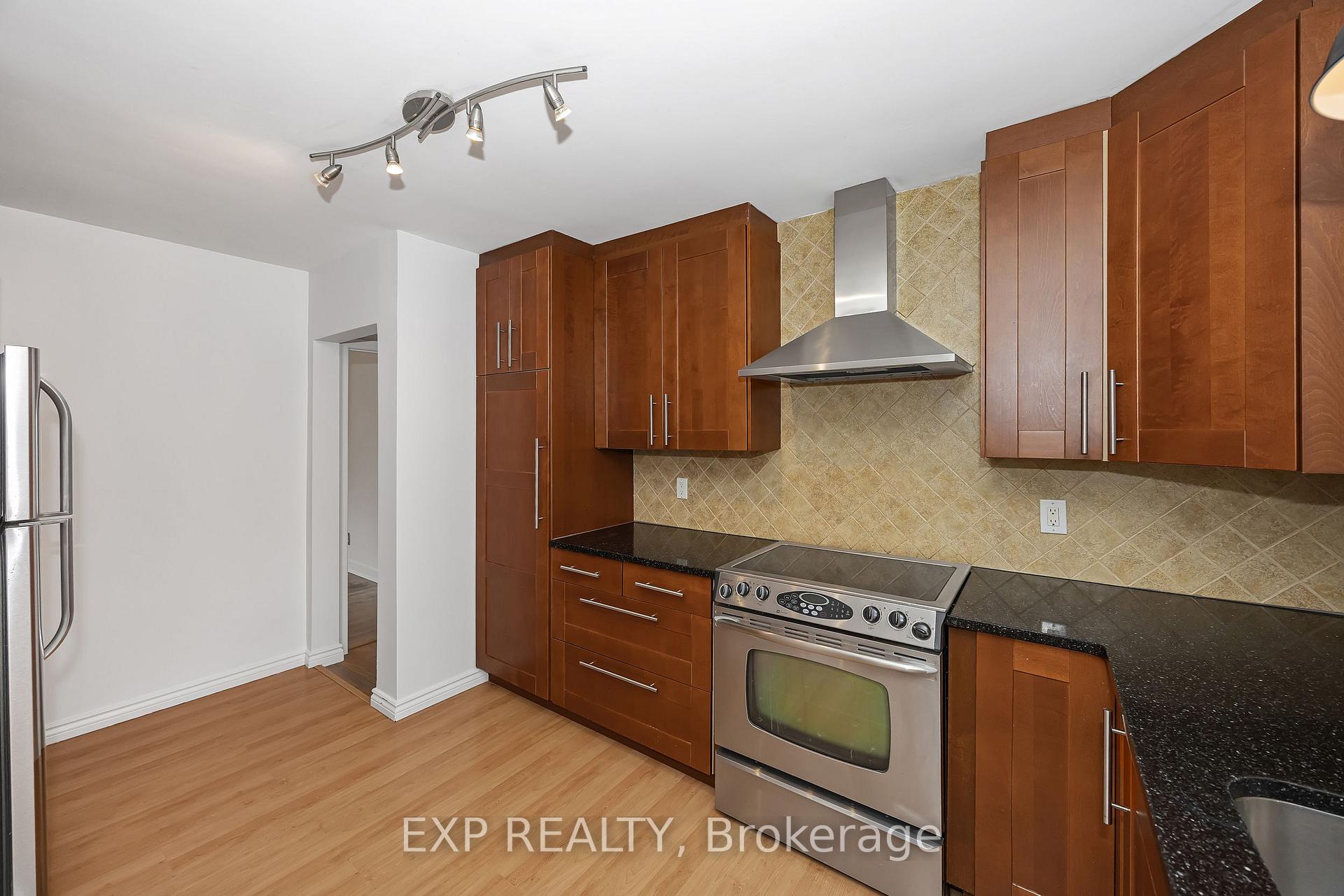 Photo 14 of 2158 Westbourne Avenue, Ottawa, McKellar Heights/Glabar Park — HOMEH
