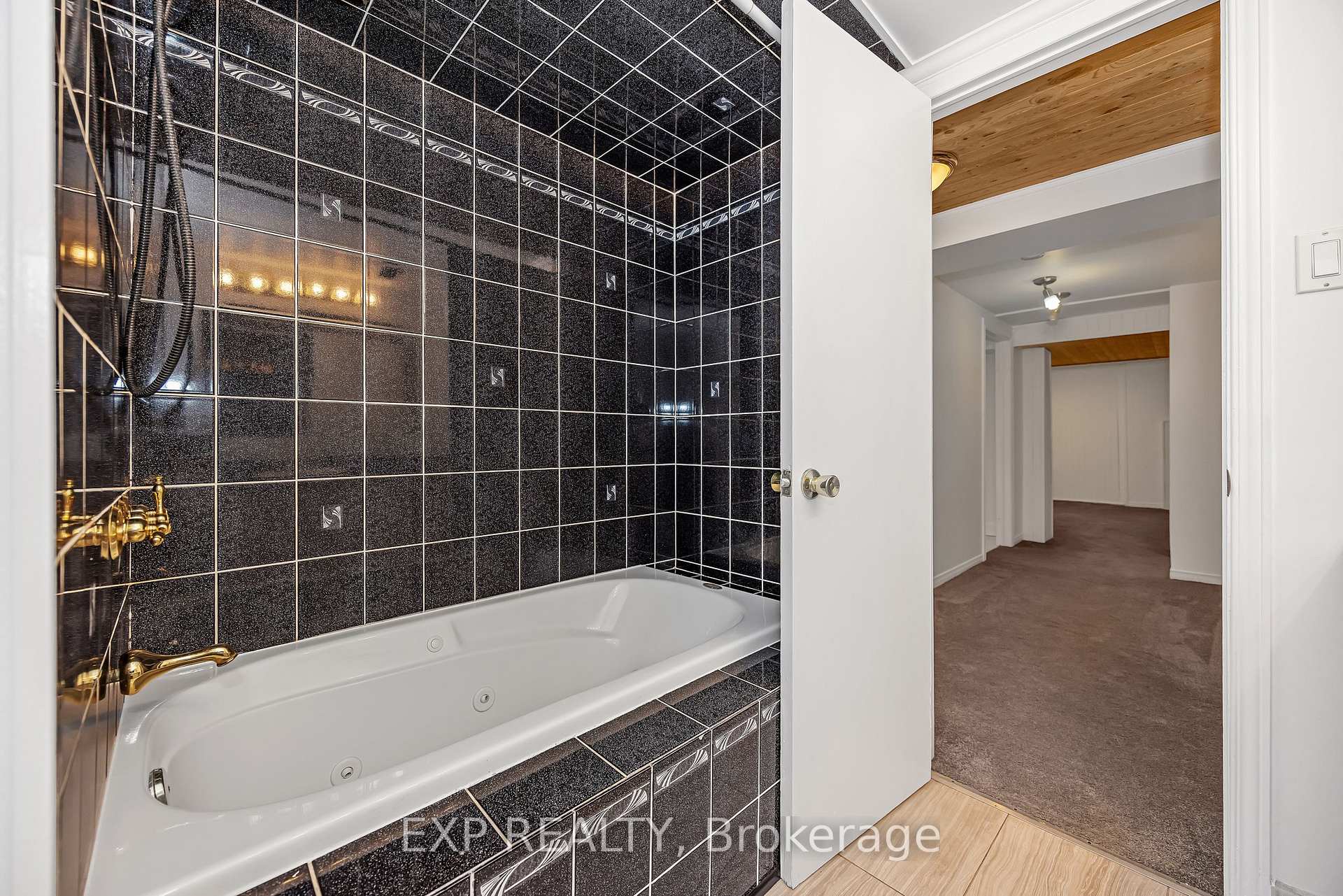 Photo 32 of 2158 Westbourne Avenue, Ottawa, McKellar Heights/Glabar Park — HOMEH