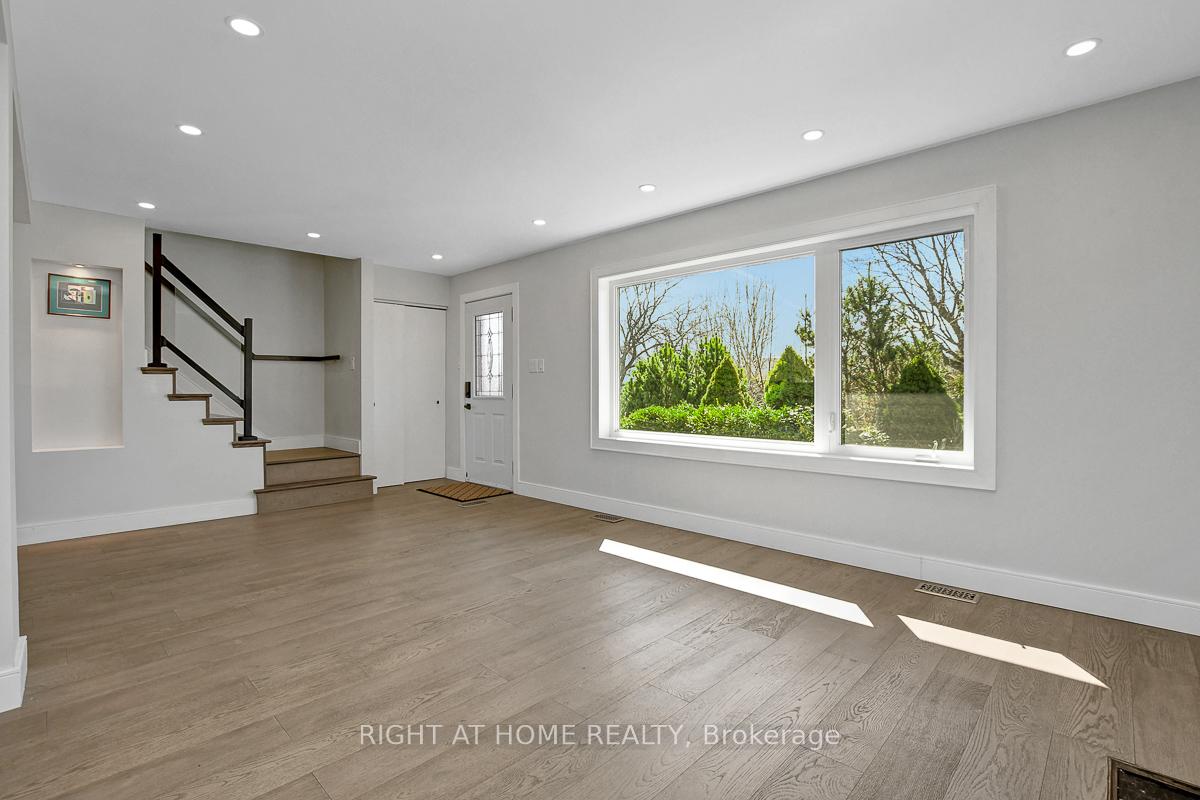 Photo 4 of 81 Canter Boulevard, Ottawa, Meadowlands/St. Claire Gardens — HOMEH