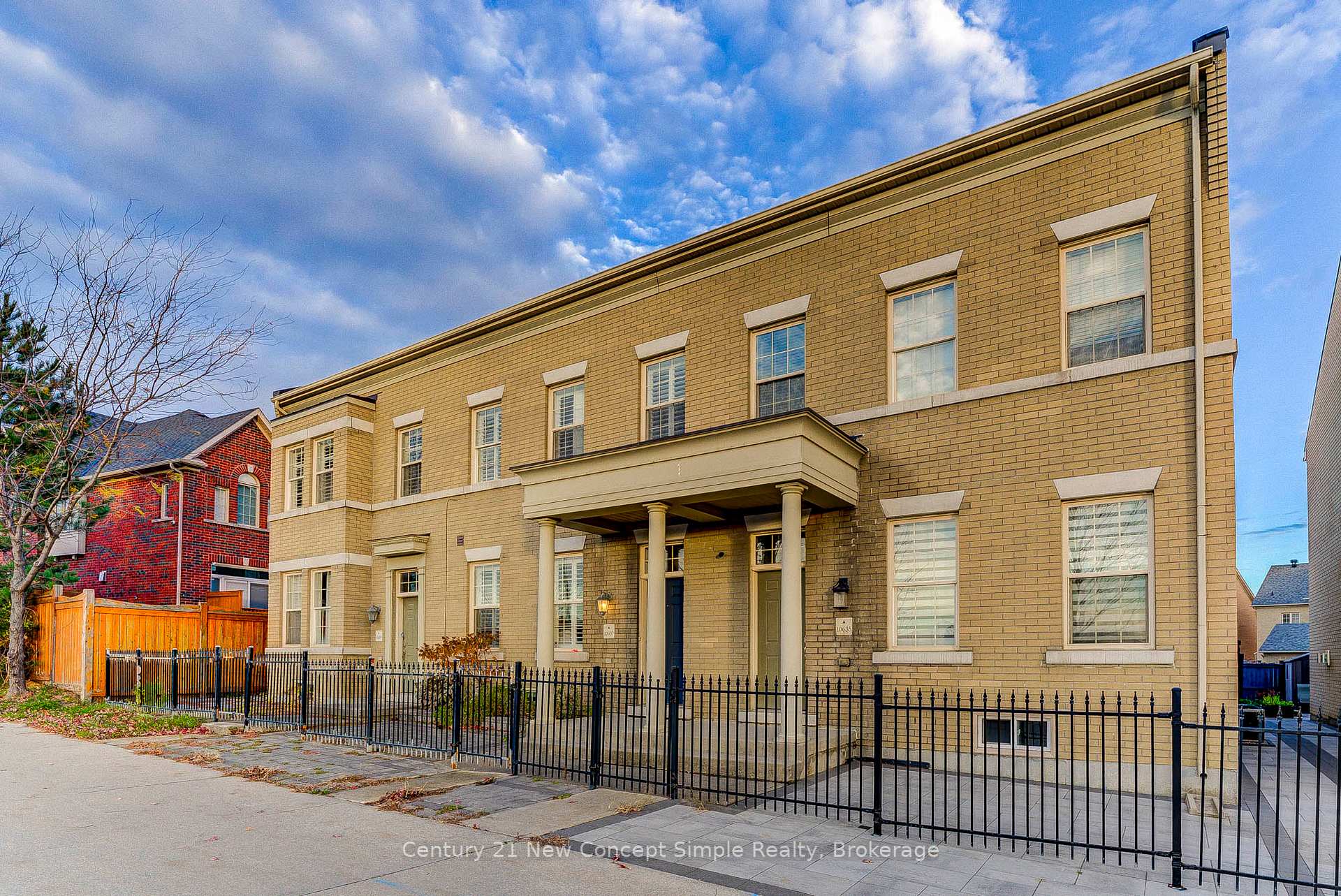 Photo 3 of 10637 Woodbine Avenue, Markham, Cathedraltown — HOMEH
