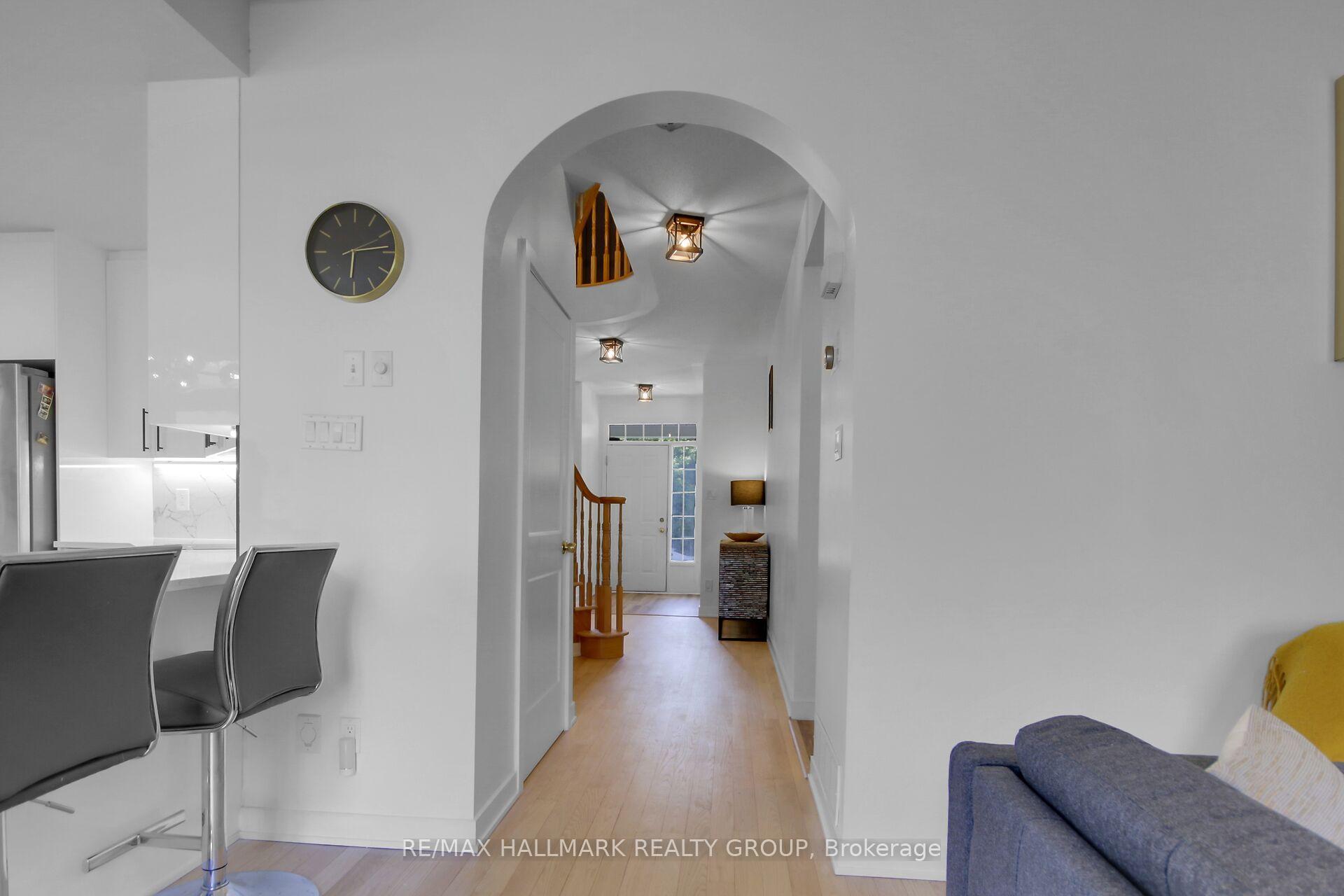 Photo 11 of 206 Annapolis Circle, Ottawa, Hunt Club — HOMEH