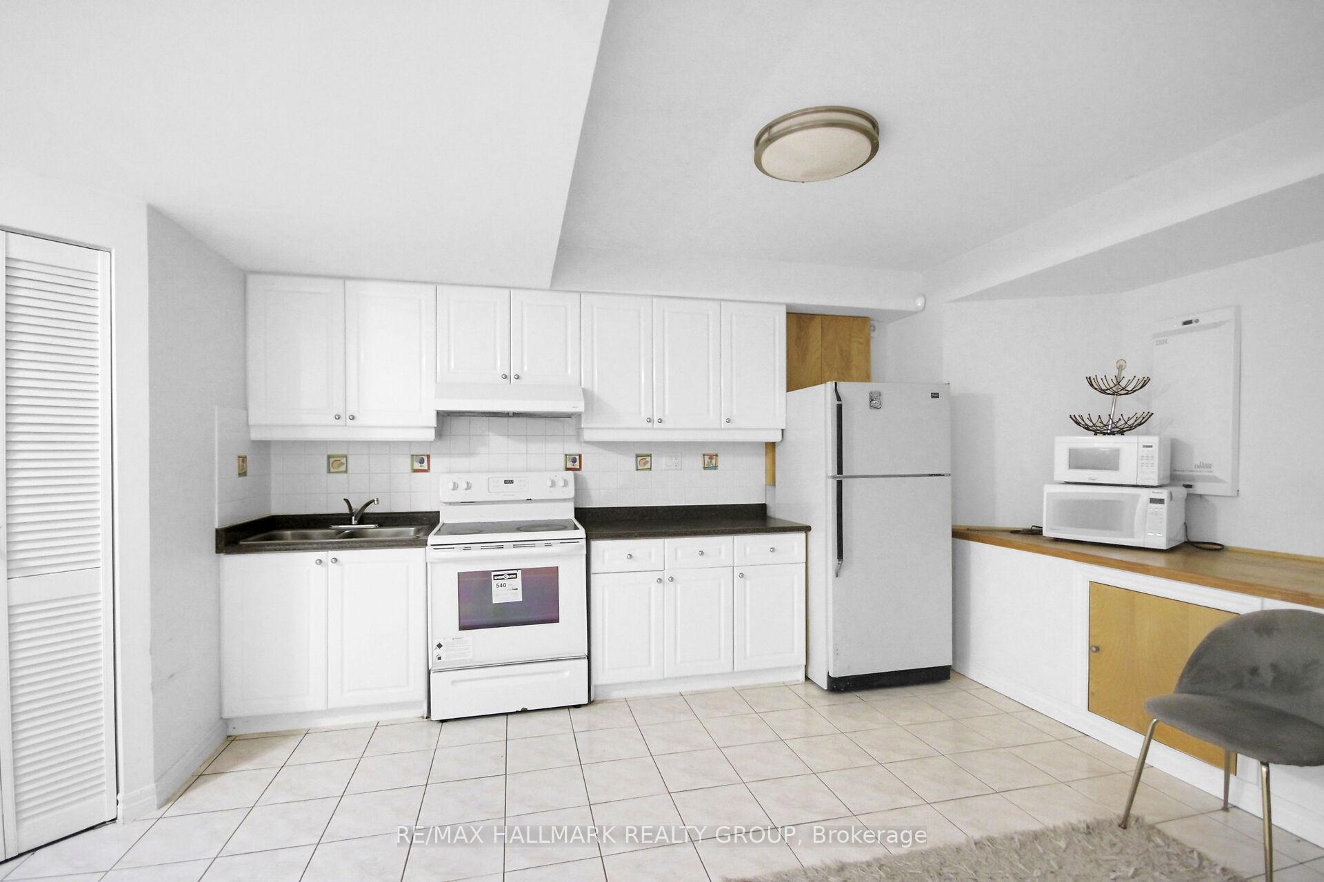 Photo 41 of 206 Annapolis Circle, Ottawa, Hunt Club — HOMEH