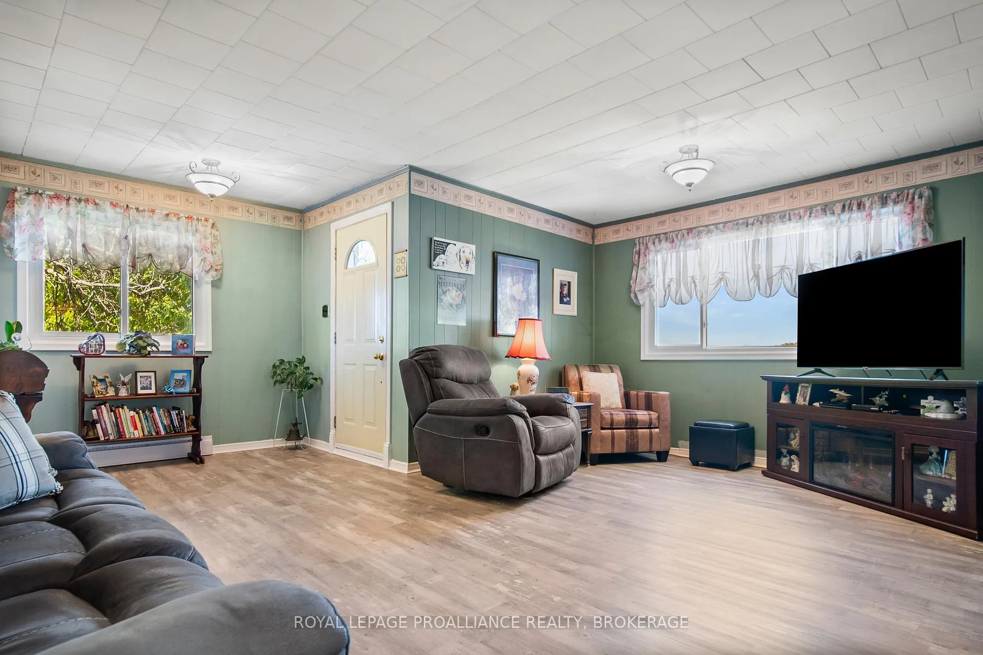 Photo 6 of 2292 Mcintyre Road, Loyalist, Lennox and Addington - South — HOMEH