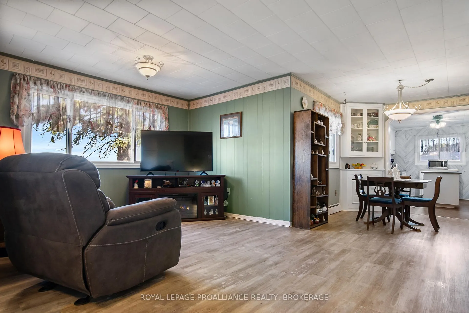 Photo 7 of 2292 Mcintyre Road, Loyalist, Lennox and Addington - South — HOMEH