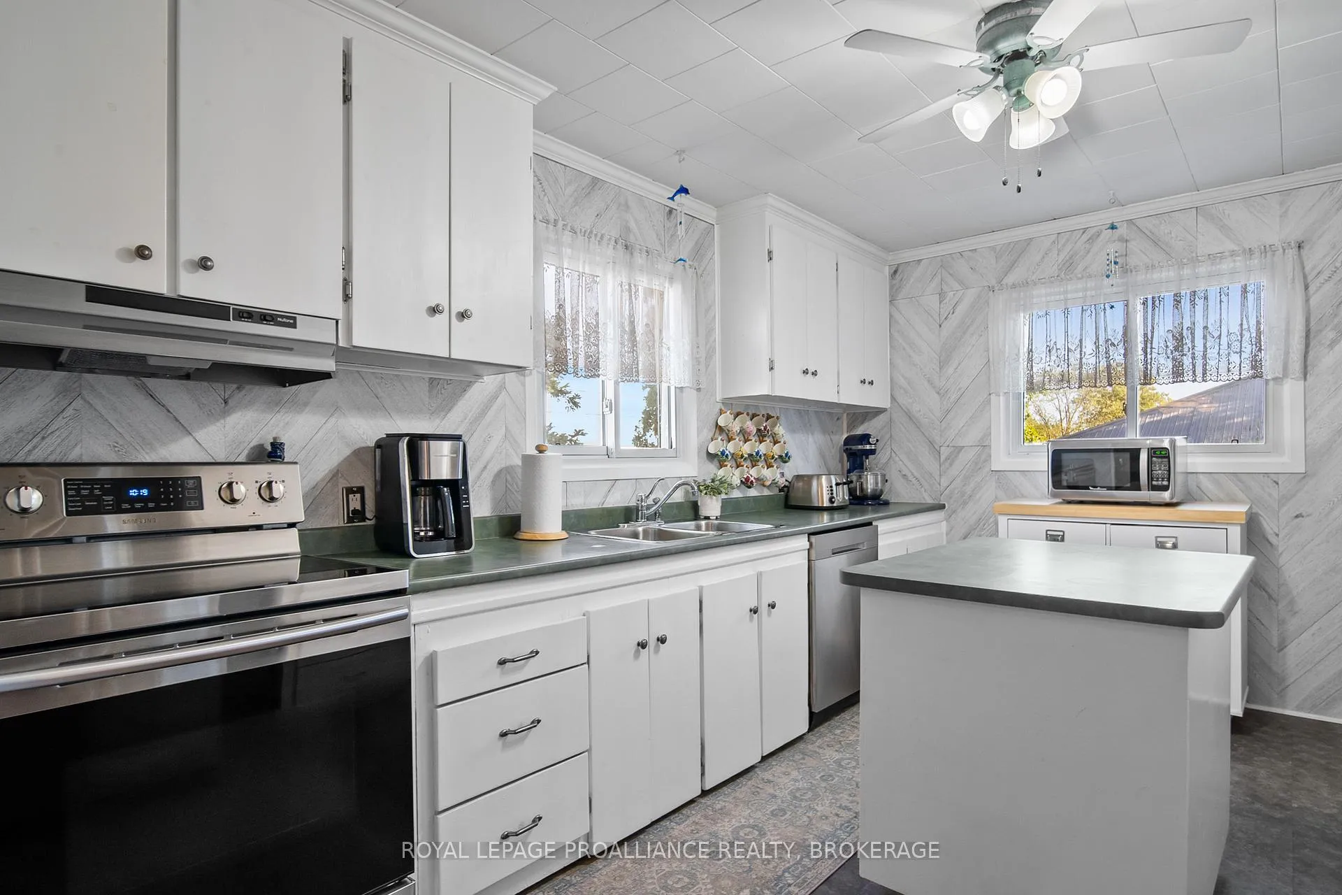 Photo 12 of 2292 Mcintyre Road, Loyalist, Lennox and Addington - South — HOMEH