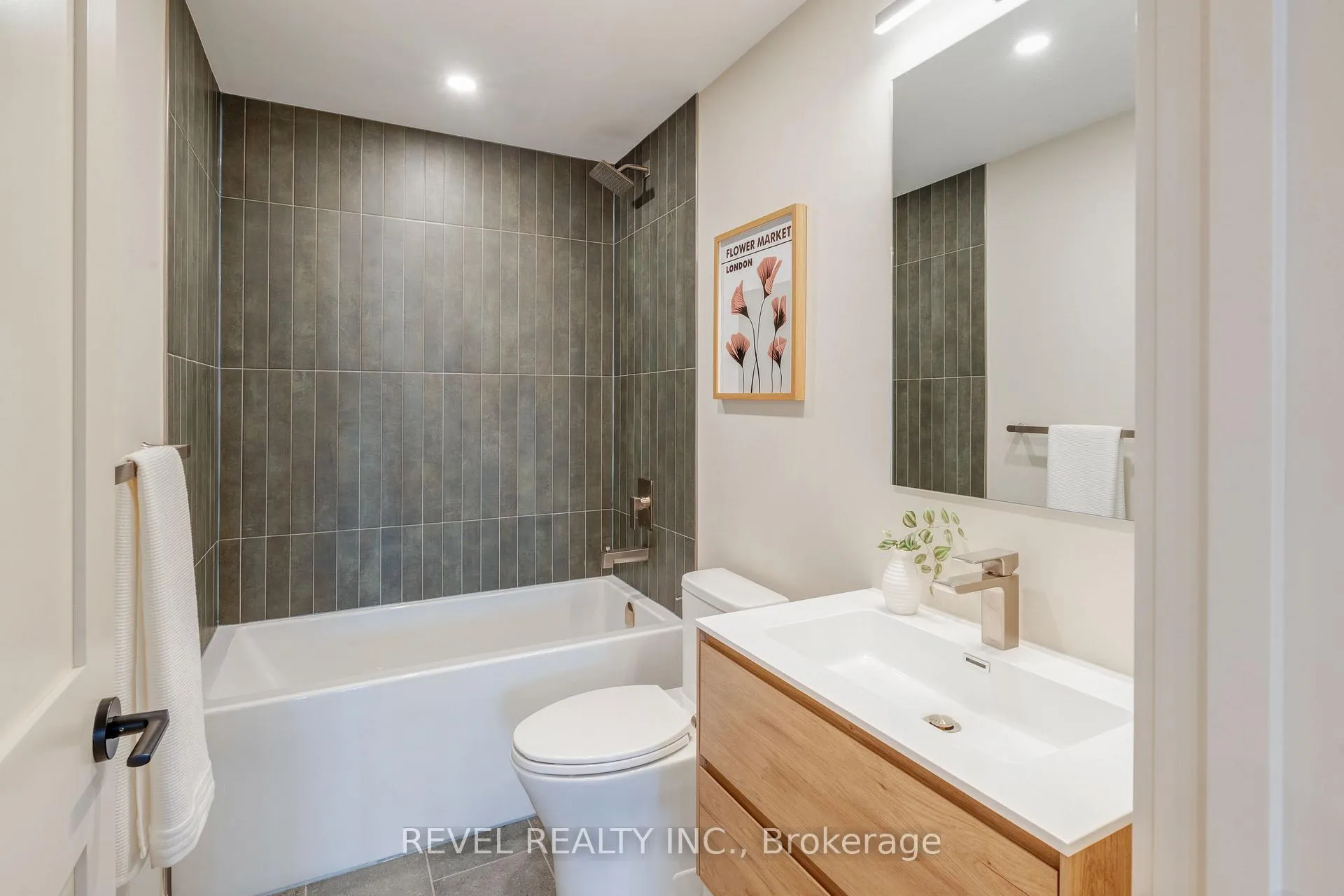 Photo 6 of Unit 201, 4390 Hillview Drive, Lincoln, Beamsville — HOMEH