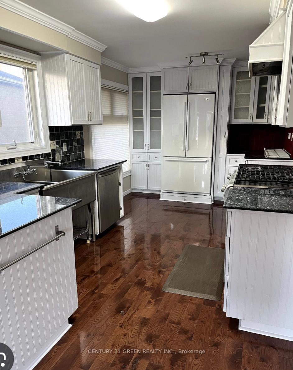 Photo 3 of Unit Upper, 50 Newgreen Crescent, Brampton, Westgate — HOMEH