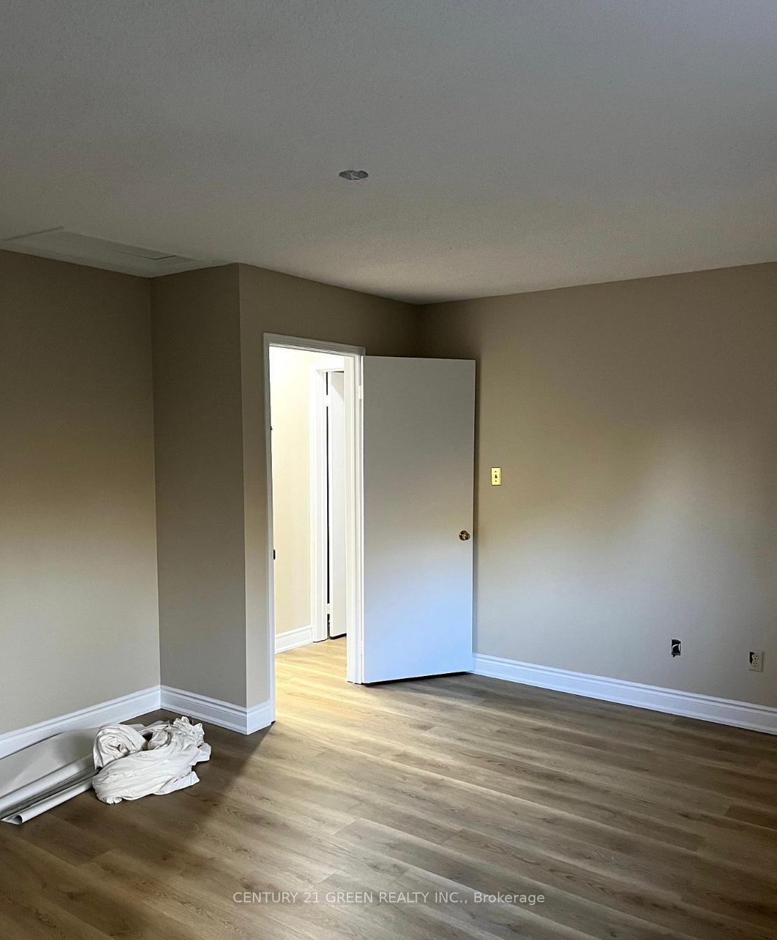Photo 2 of Unit Upper, 50 Newgreen Crescent, Brampton, Westgate — HOMEH