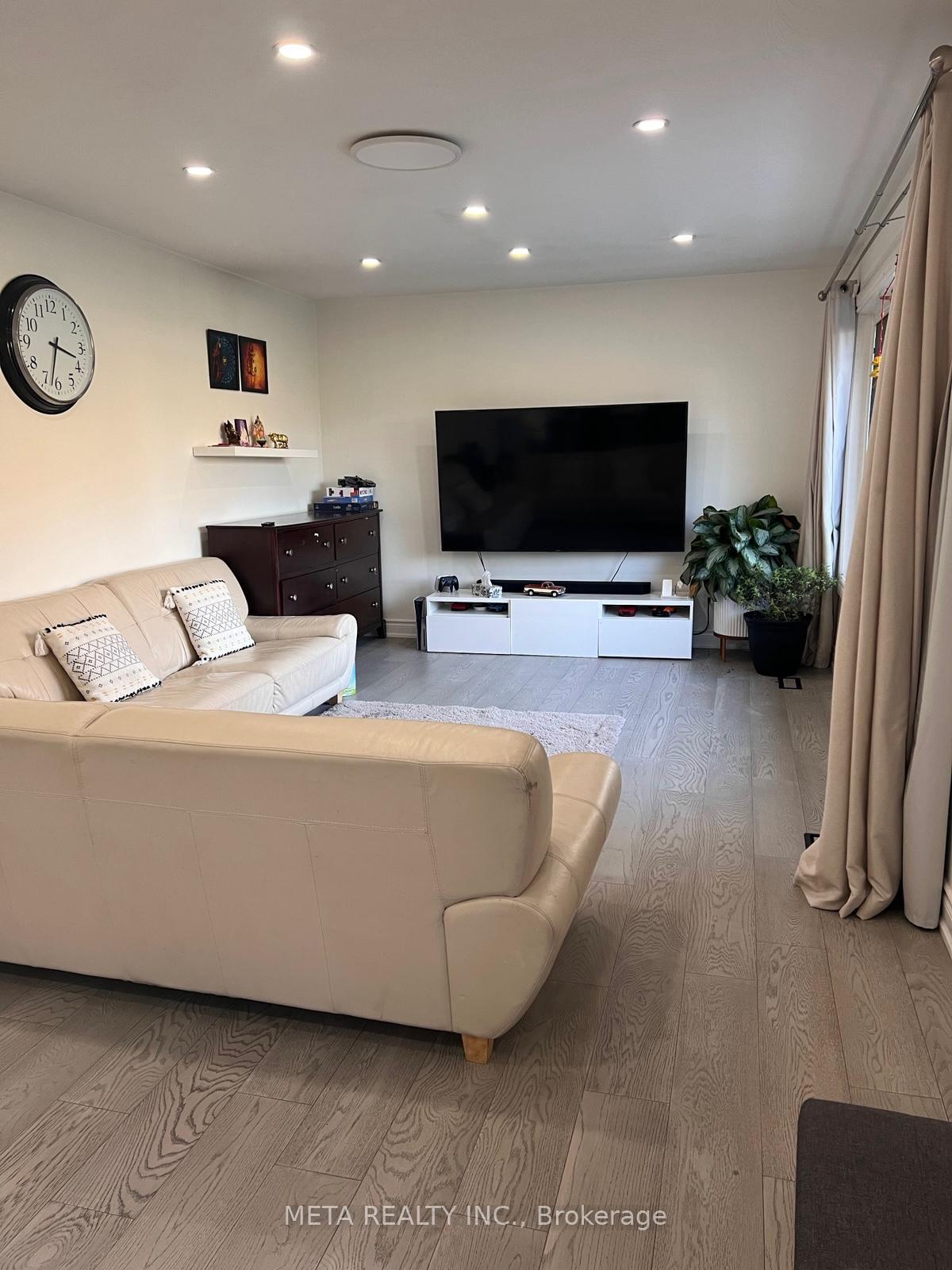 Photo 4 of 202 Reynolds Street, Whitby, Downtown Whitby — HOMEH