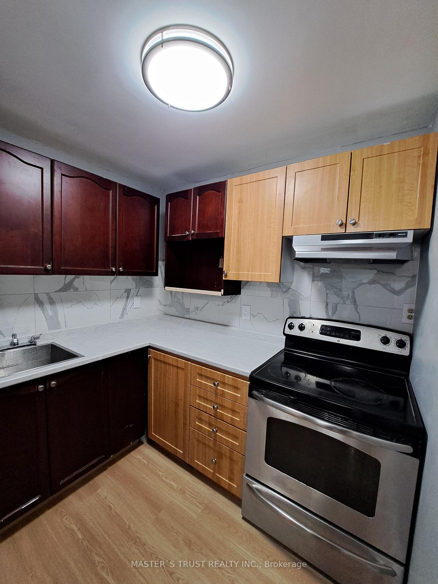 Photo 4 of Unit Unit 4, 286 Georgian Drive, Barrie, Georgian Drive — HOMEH