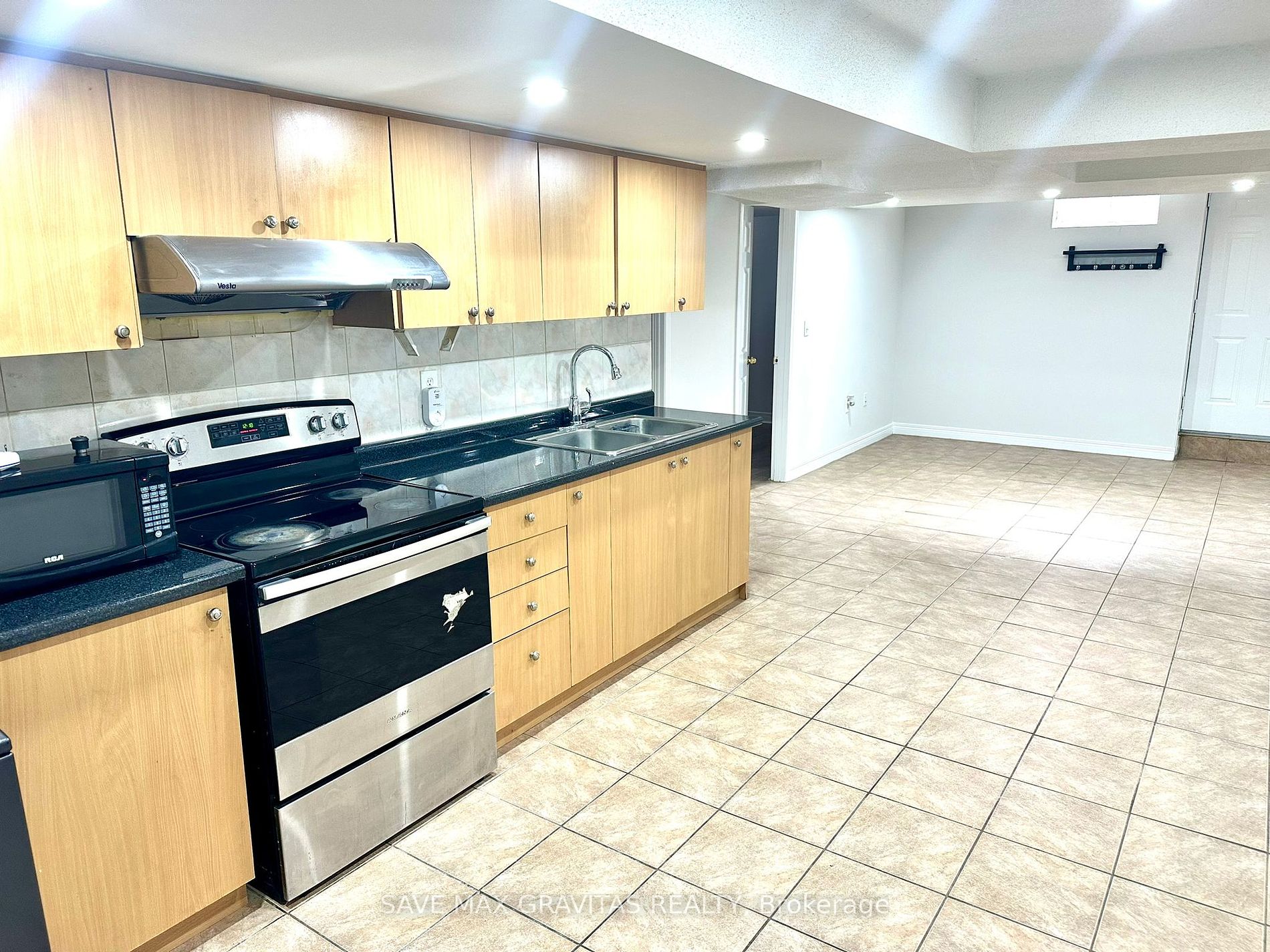 Photo 7 of Unit BSMT, 2 Gerrard Drive, Brampton, Vales of Castlemore — HOMEH