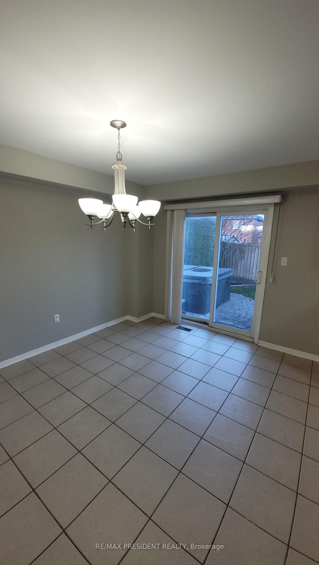 Photo 4 of 209 Madden Place, Clarington, Bowmanville — HOMEH