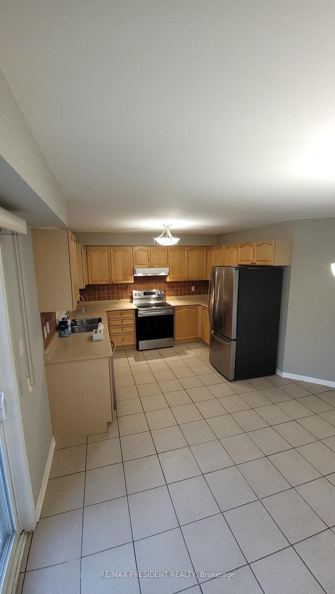 Photo 6 of 209 Madden Place, Clarington, Bowmanville — HOMEH