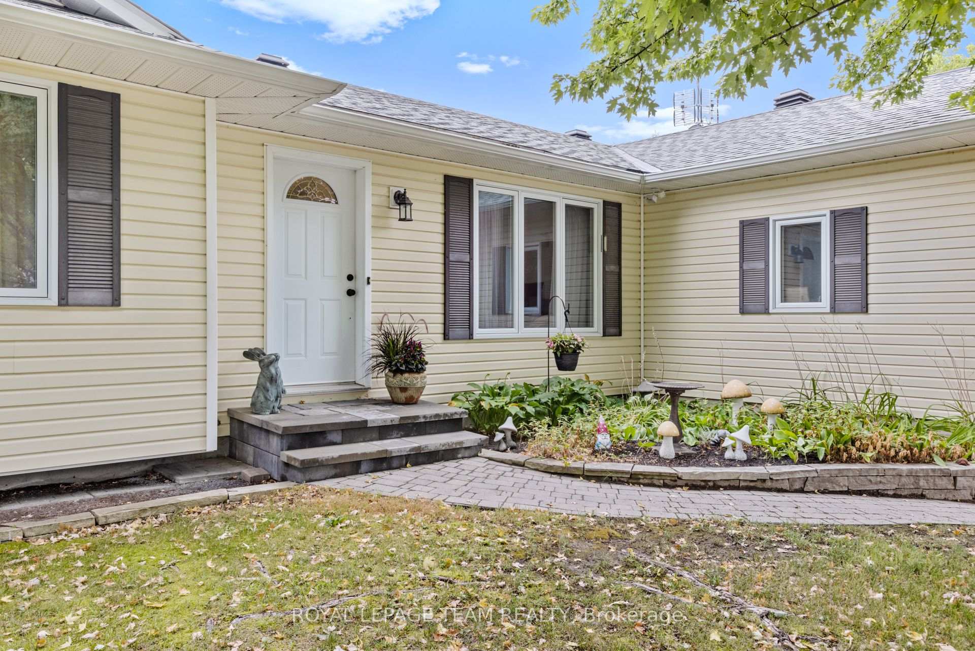 Photo 2 of 2248 Wallingford Way, Ottawa, North Gower — HOMEH