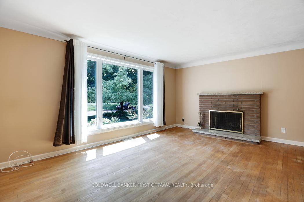 Photo 5 of 2133 Westbourne Avenue, Ottawa, McKellar Heights/Glabar Park — HOMEH