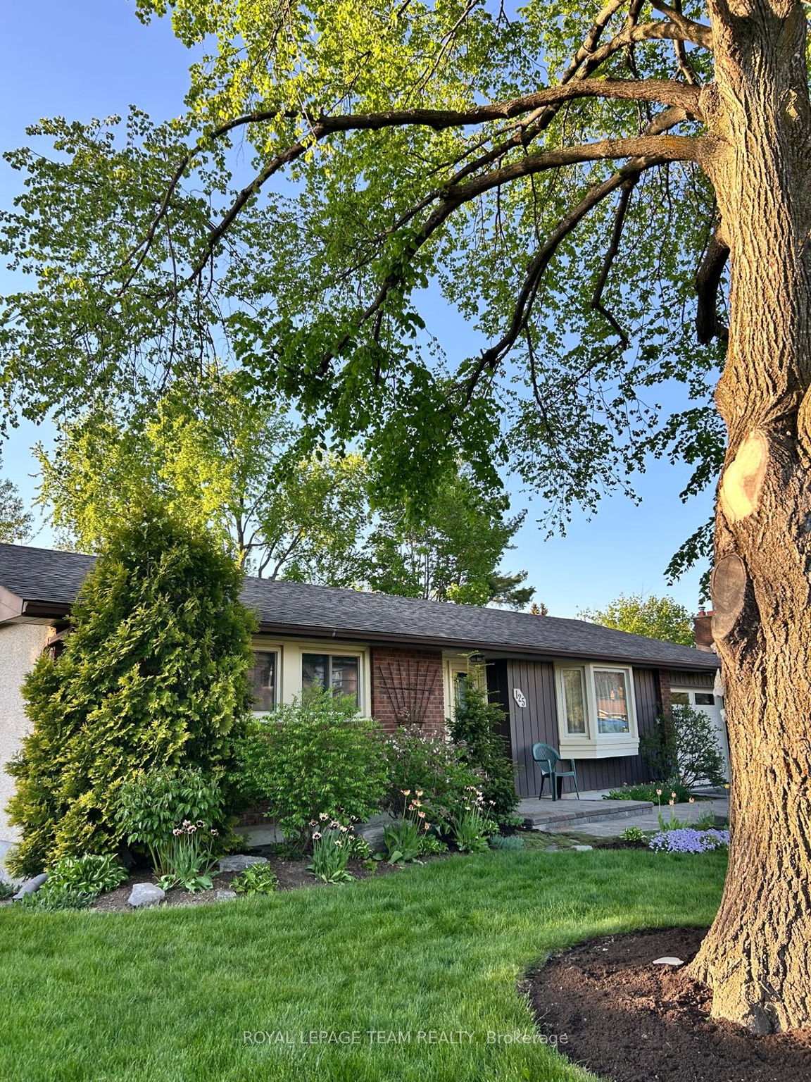 Photo 2 of 125 David Drive, Ottawa, Meadowlands/St. Claire Gardens — HOMEH