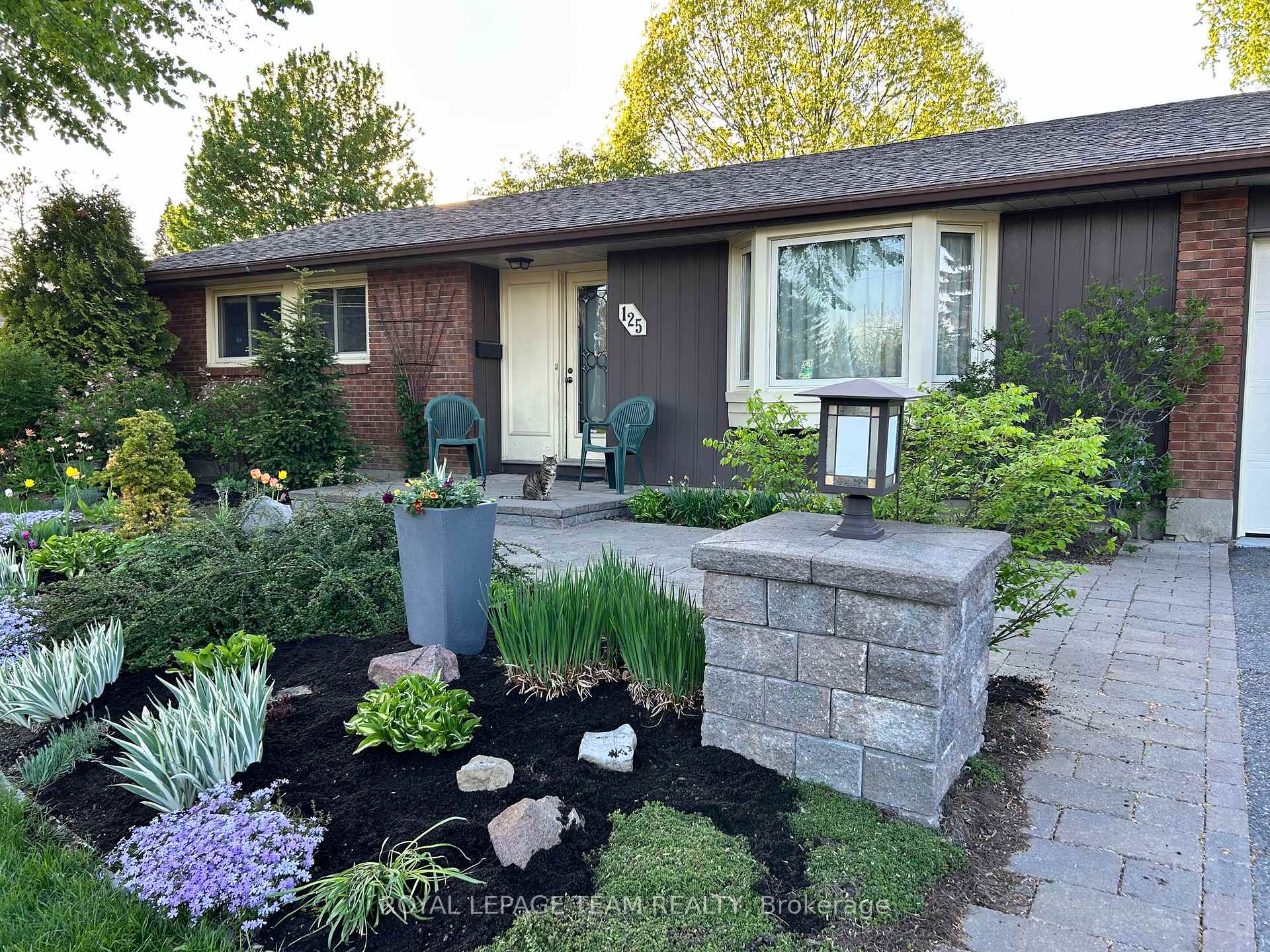 Photo 3 of 125 David Drive, Ottawa, Meadowlands/St. Claire Gardens — HOMEH