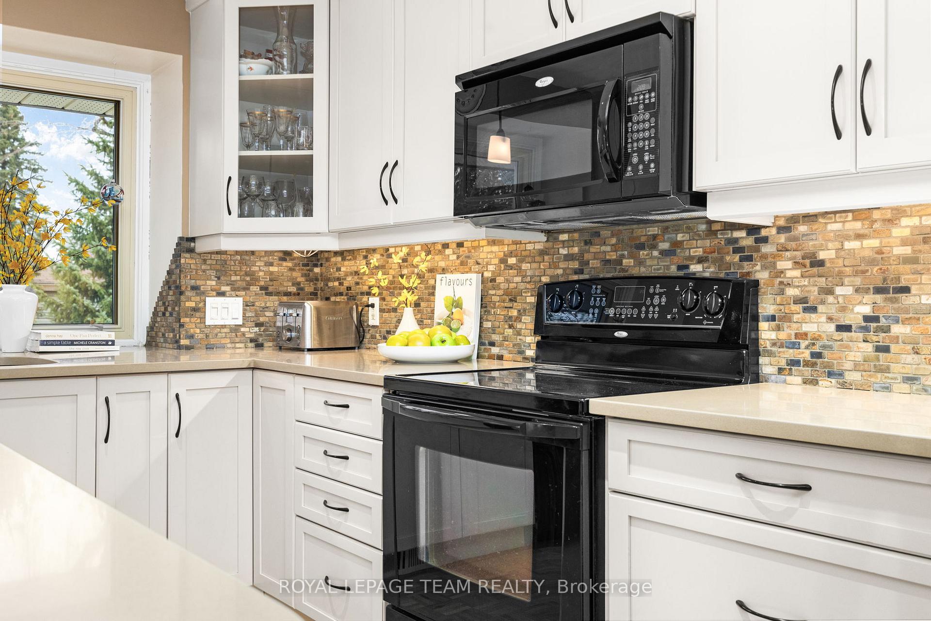 Photo 17 of 125 David Drive, Ottawa, Meadowlands/St. Claire Gardens — HOMEH