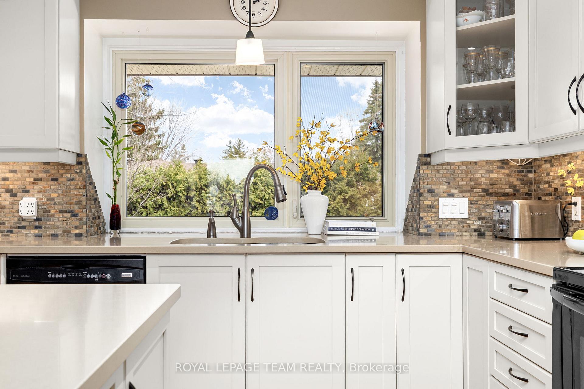 Photo 18 of 125 David Drive, Ottawa, Meadowlands/St. Claire Gardens — HOMEH