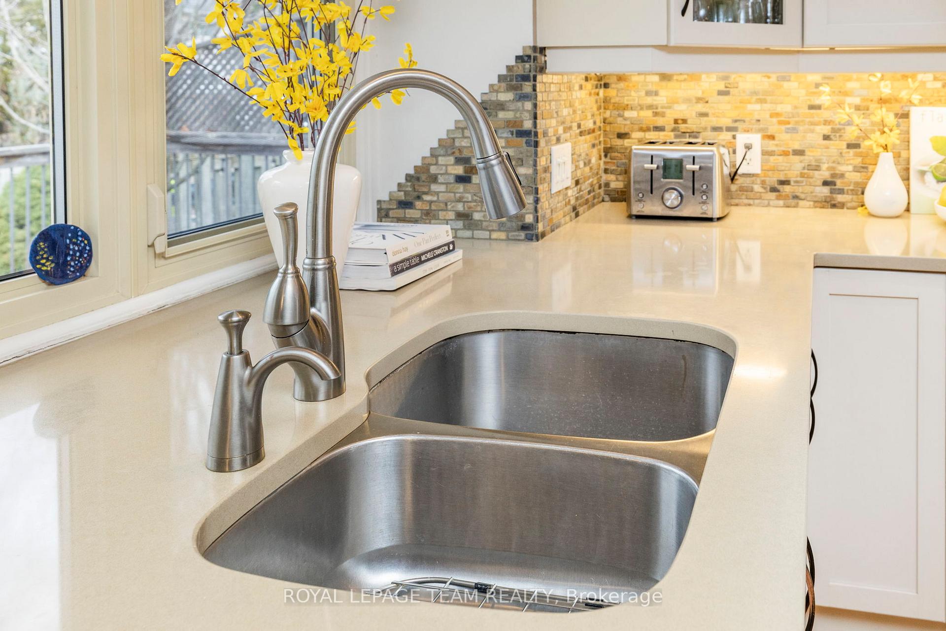 Photo 19 of 125 David Drive, Ottawa, Meadowlands/St. Claire Gardens — HOMEH