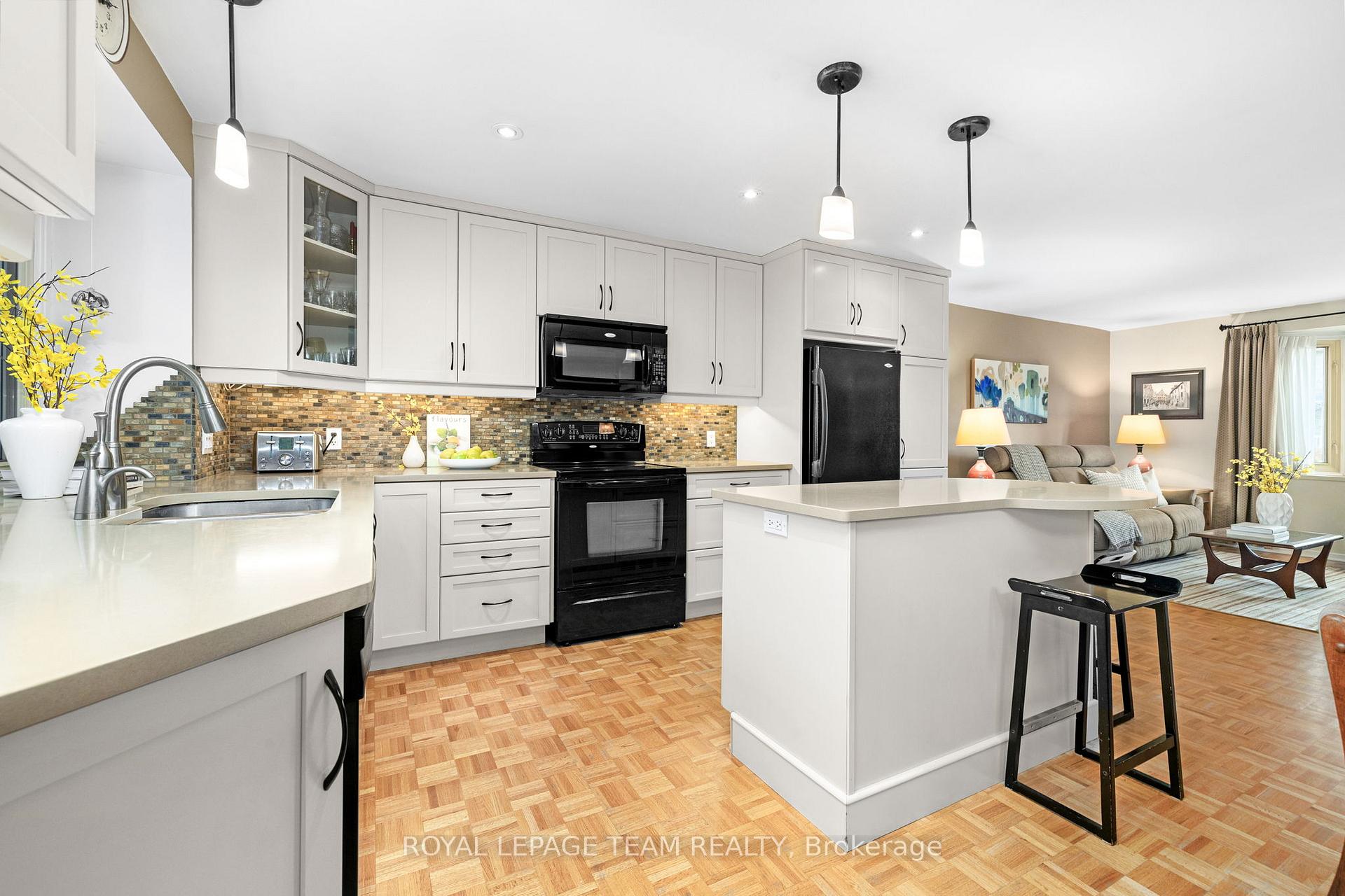 Photo 21 of 125 David Drive, Ottawa, Meadowlands/St. Claire Gardens — HOMEH